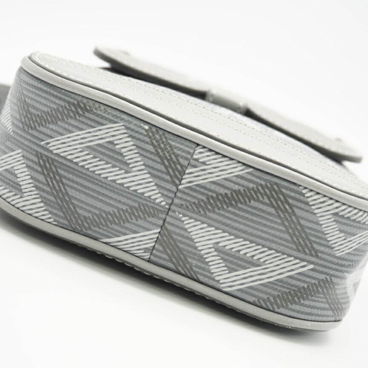 Christian Dior Gray White Leather Shoulder Bag (Pre-Owned)