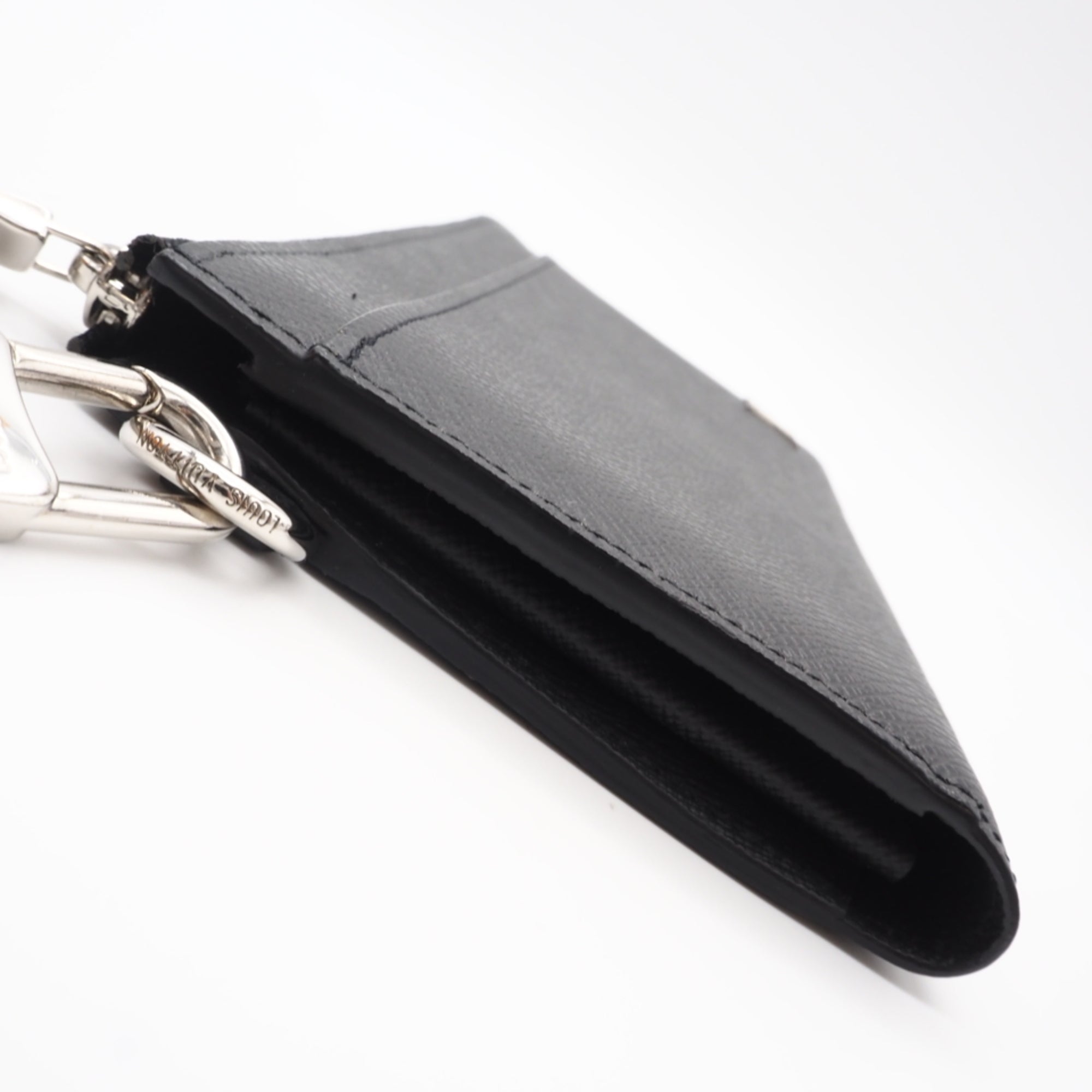 Louis Vuitton Taiga Black Leather Long Wallet (Bi-Fold) (Pre-Owned)