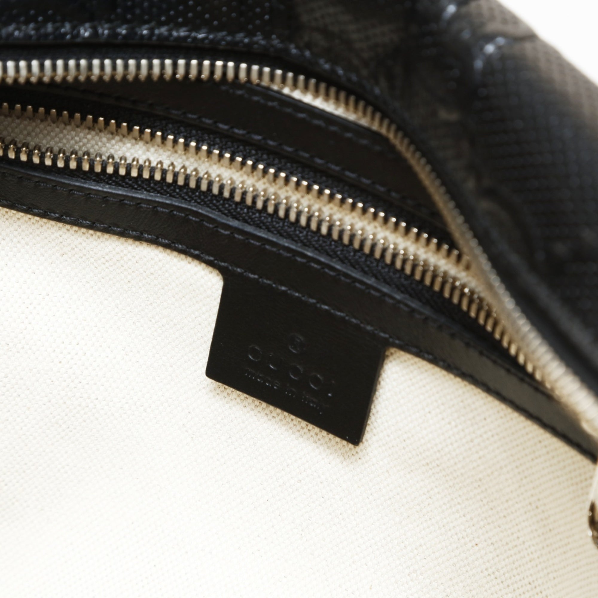 Gucci Black Embossed Shoulder Bag (Pre-Owned)
