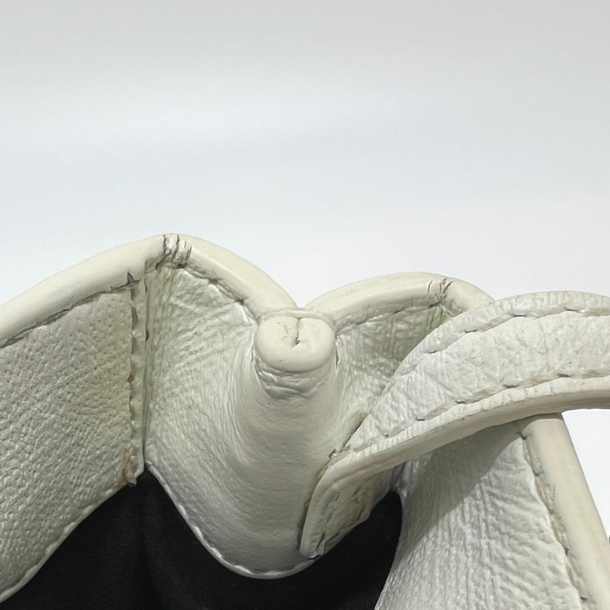 Balenciaga White Leather Tote Bag (Pre-Owned)