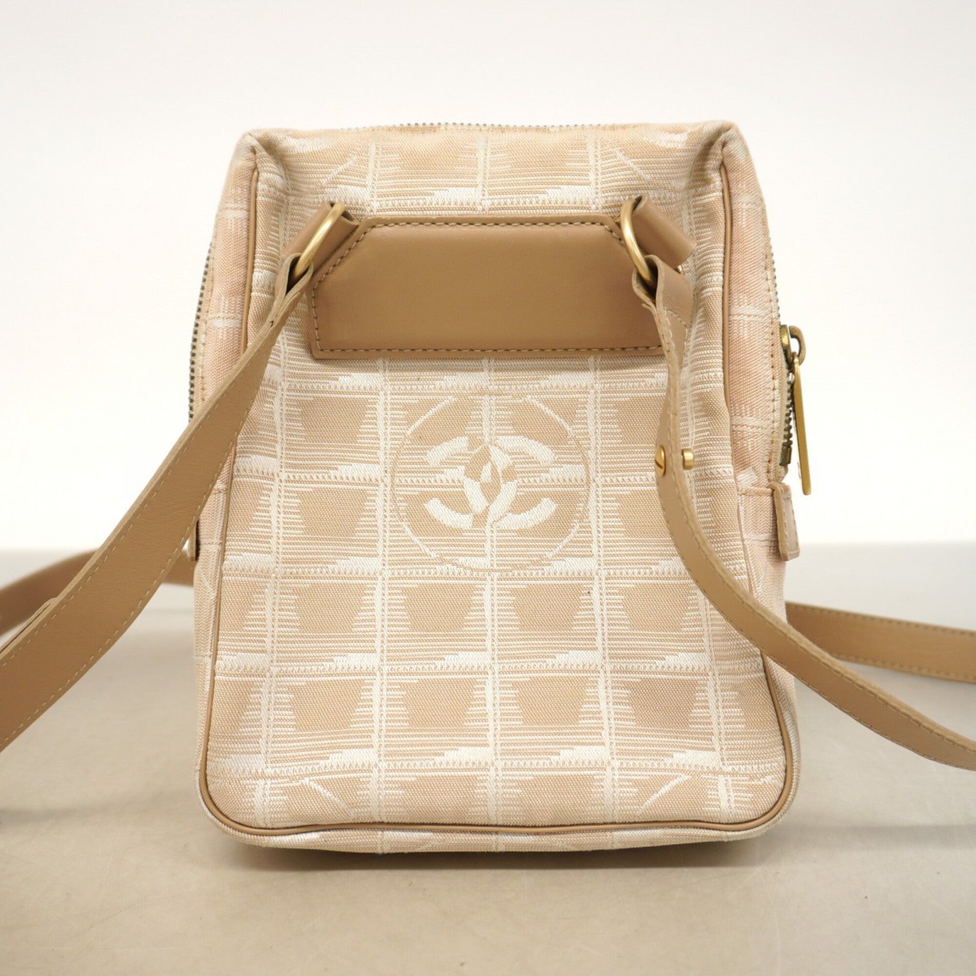 Chanel Beige Nylon Shoulder Bag (Pre-Owned)
