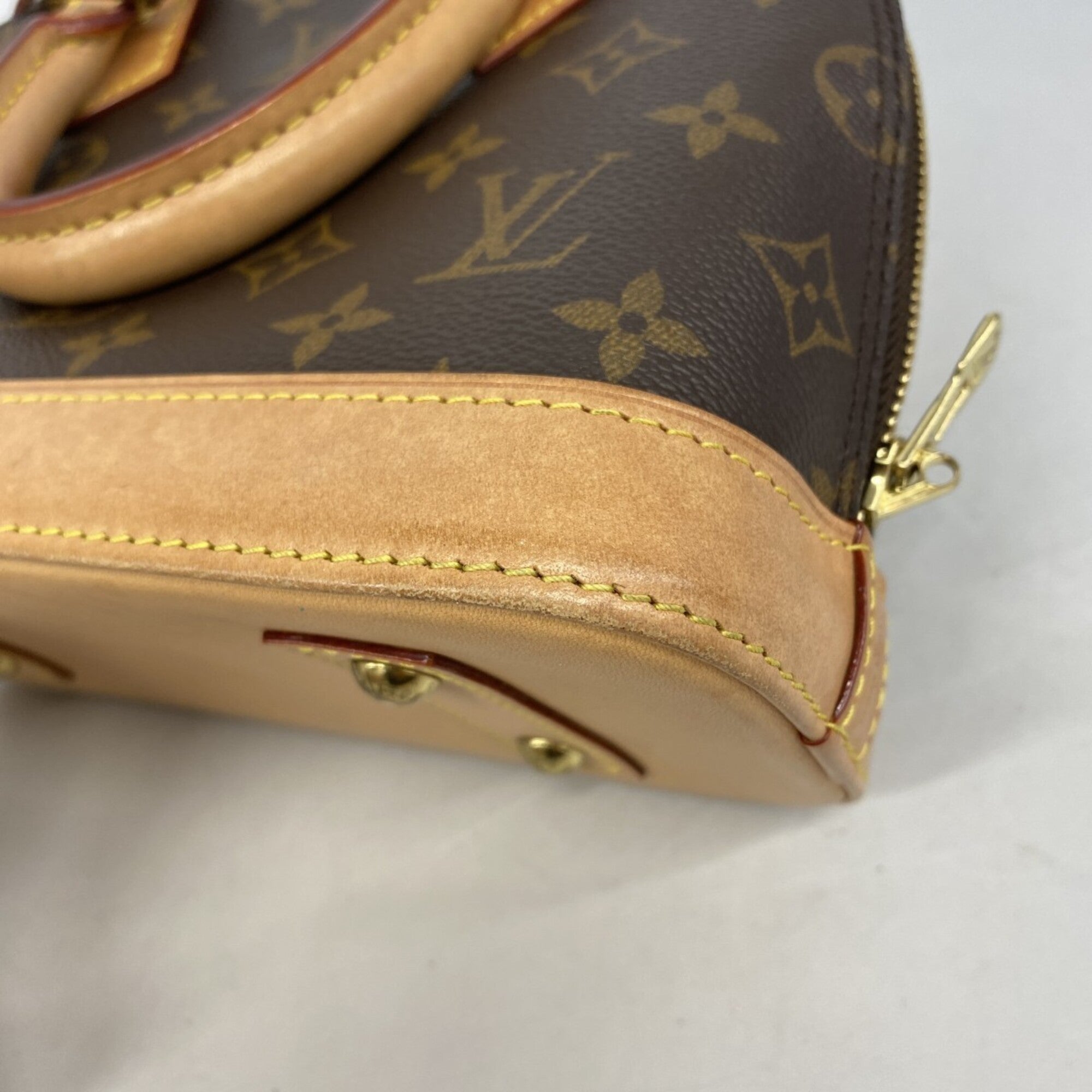 Louis Vuitton Brown Handbag (Pre-Owned)