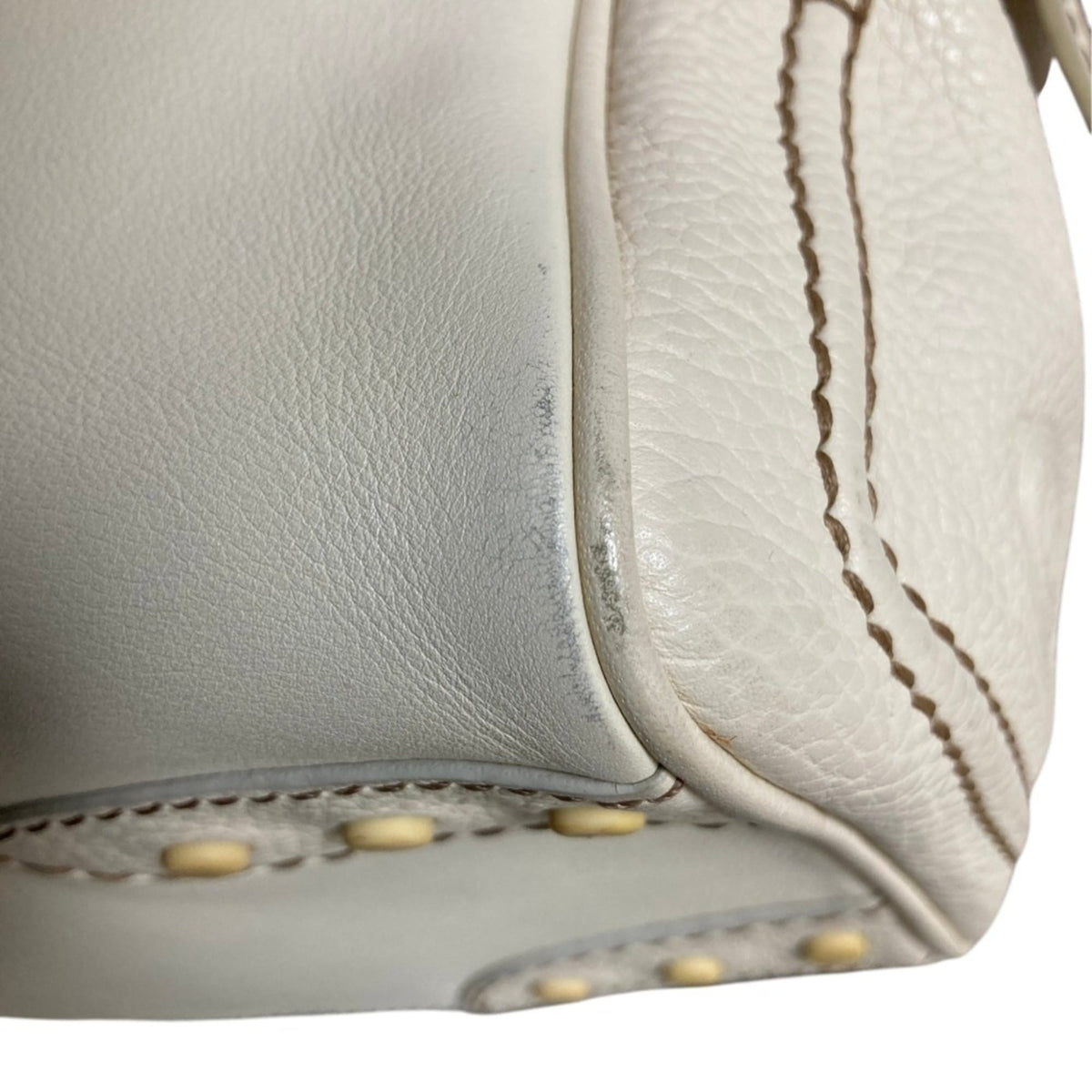 Tod's White Leather Shoulder Bag (Pre-Owned)