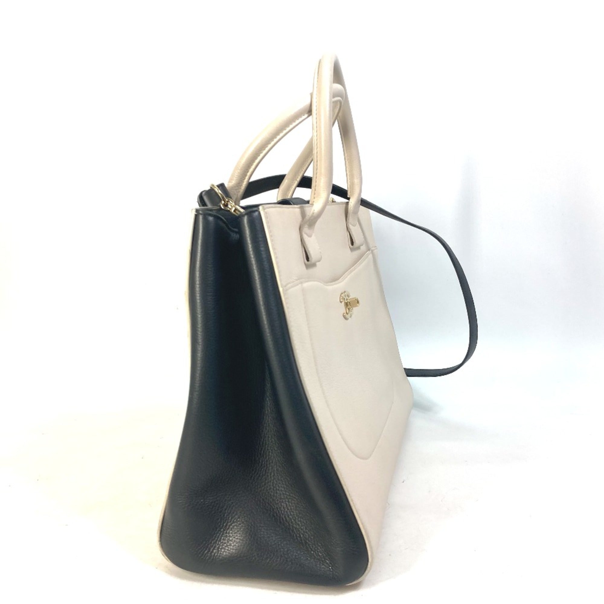 Chanel Beige Leather Handbag (Pre-Owned)