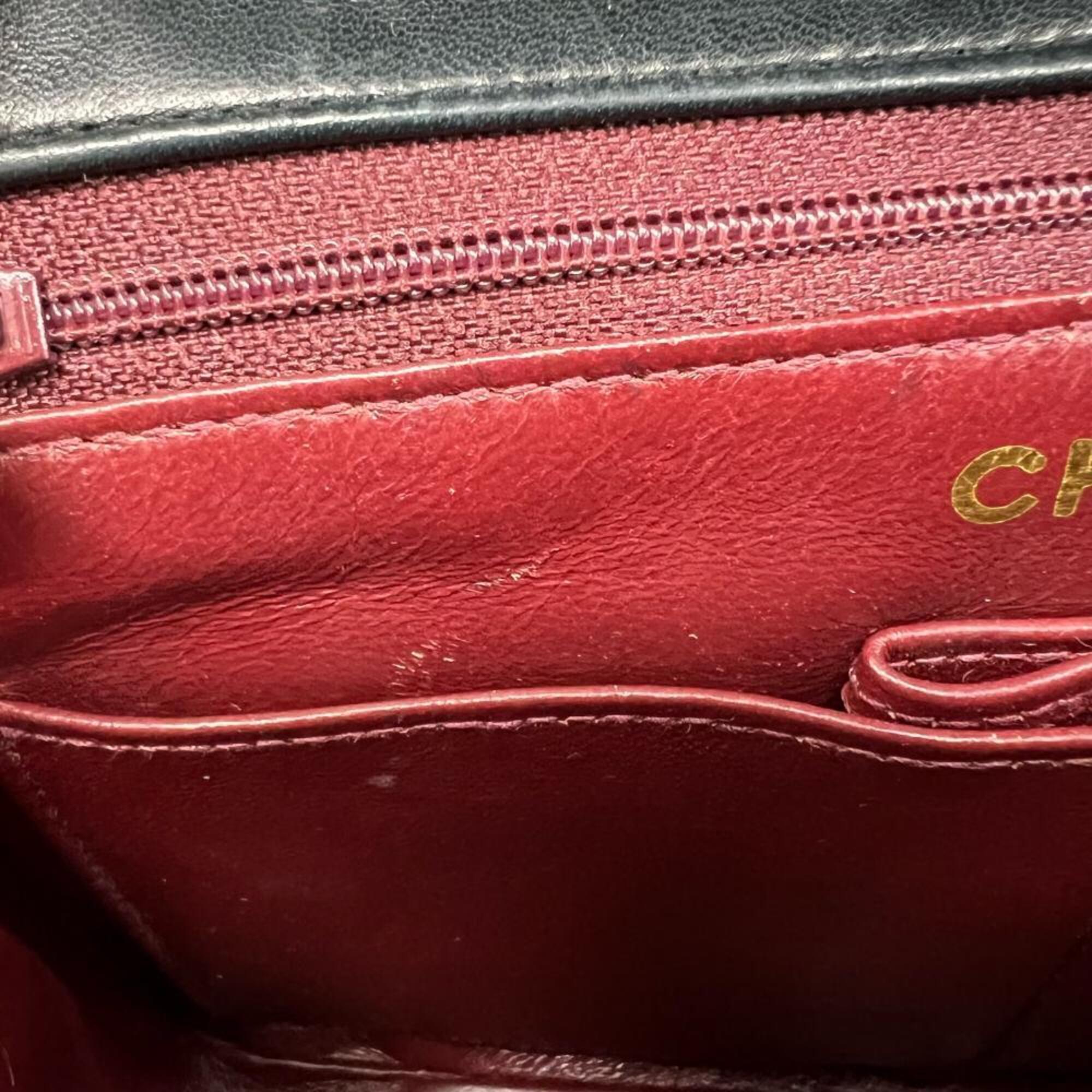 Chanel Black Leather Shoulder Bag (Pre-Owned)