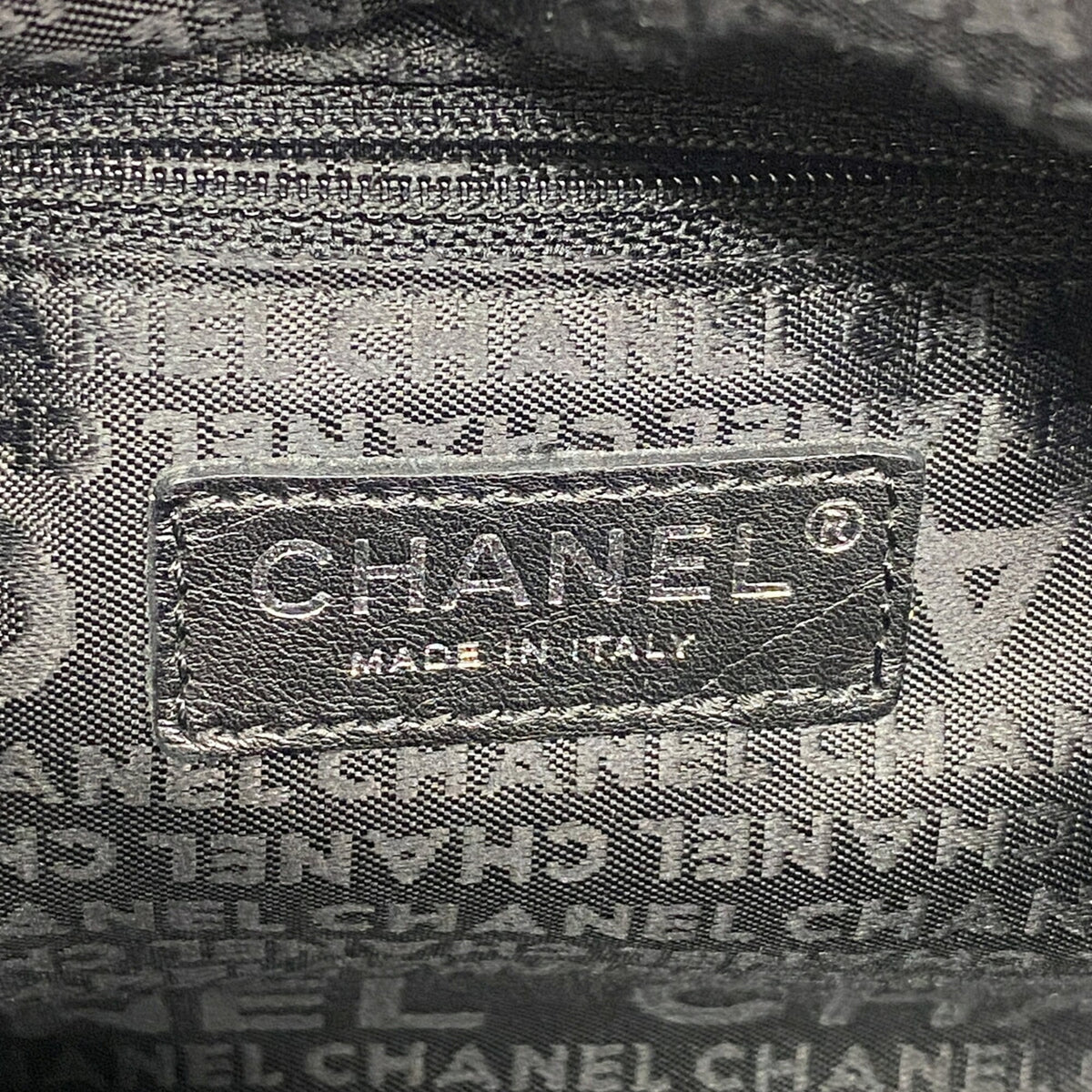 Chanel Black White Tweed Shoulder Bag (Pre-Owned)