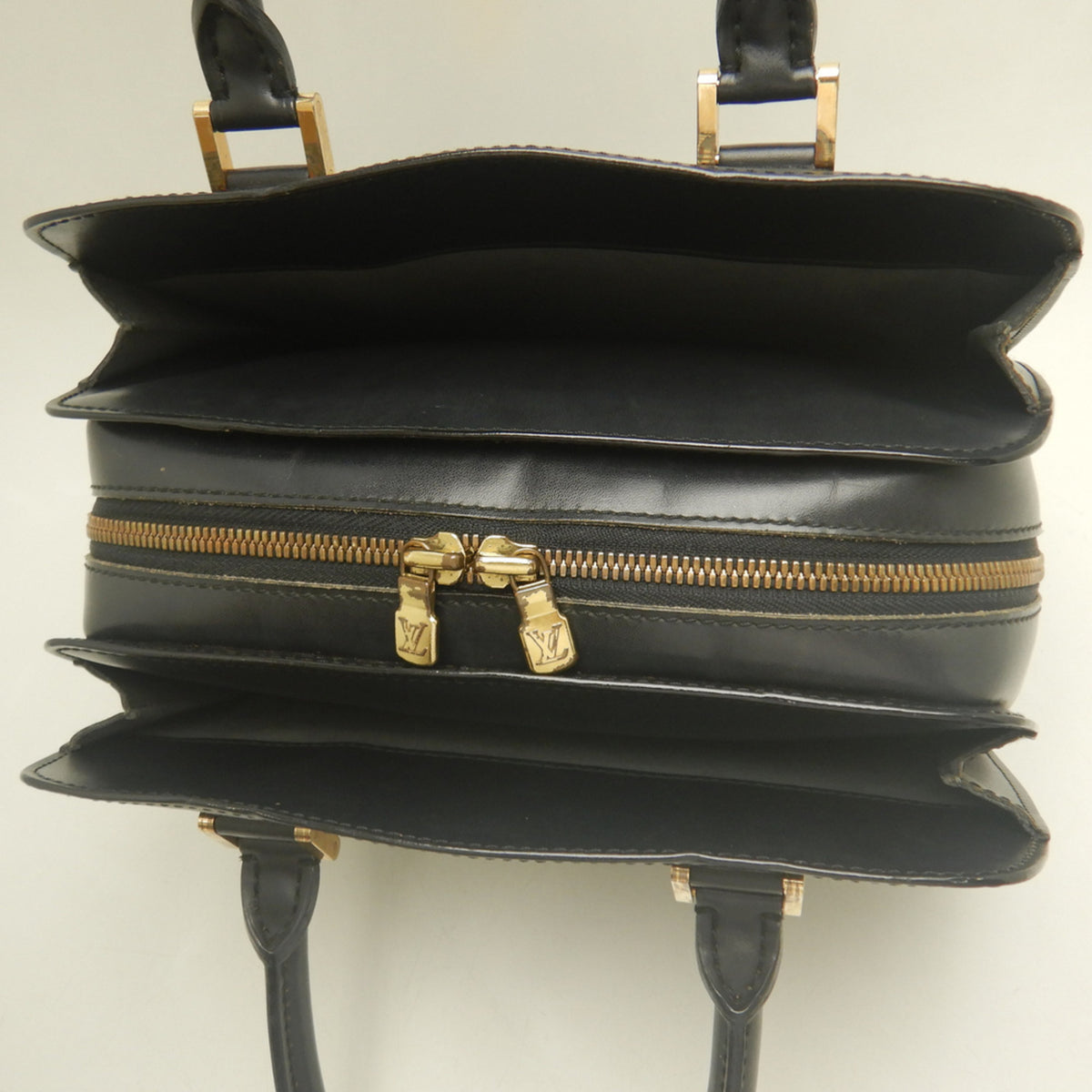 Louis Vuitton Noir Epi Leather Handbag (Pre-Owned)