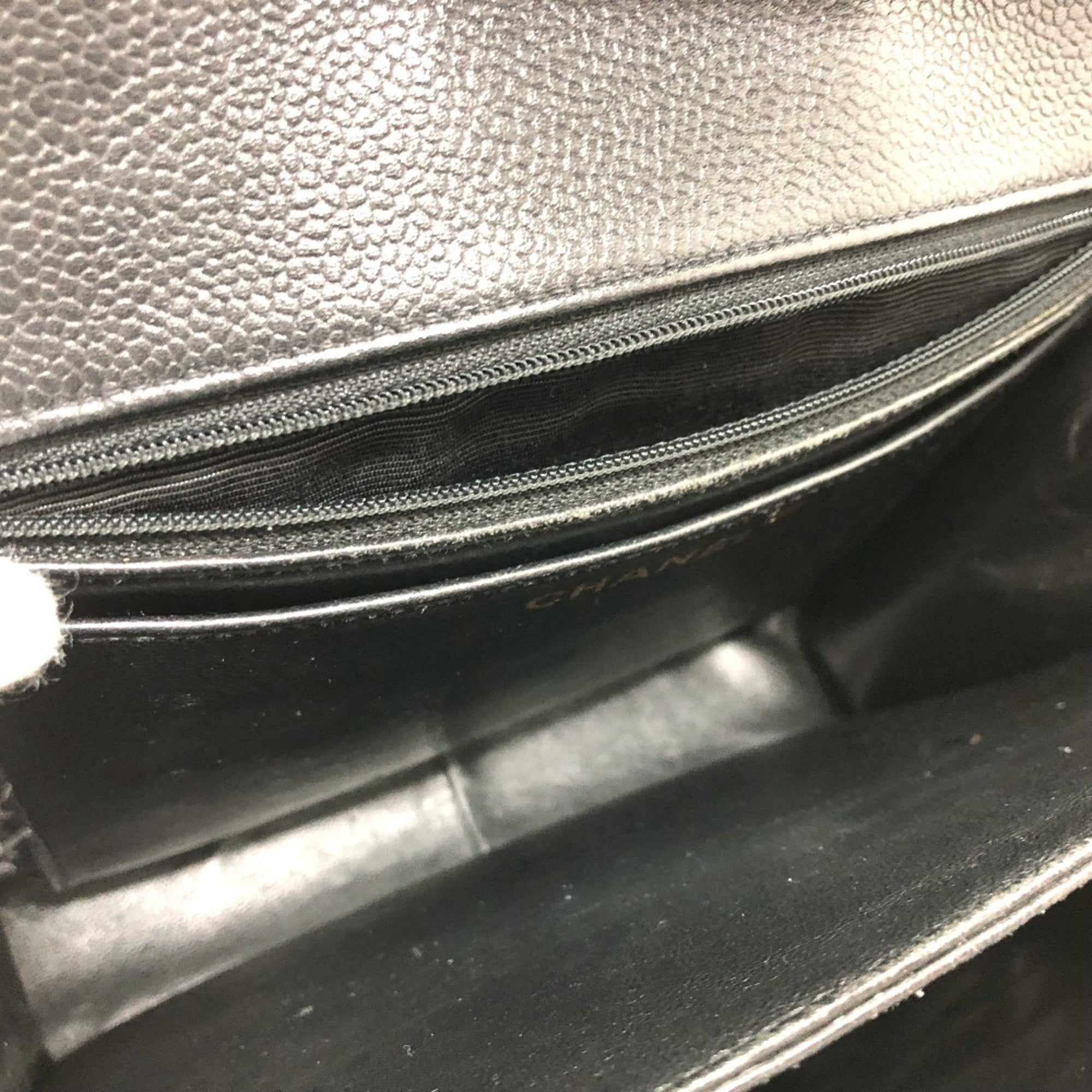Chanel Black Leather Shoulder Bag (Pre-Owned)