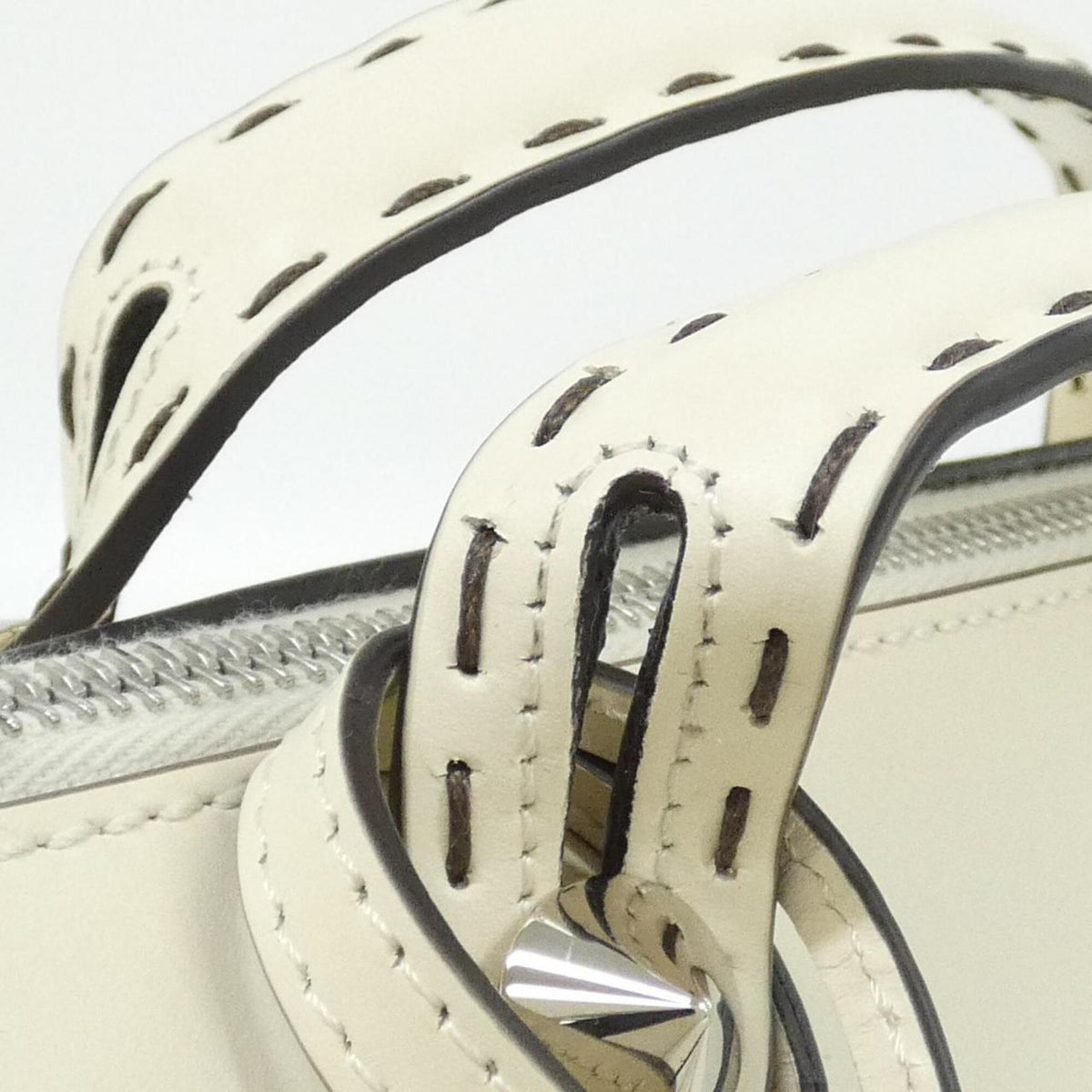 Fendi Beige Silver Leather Handbag (Pre-Owned)