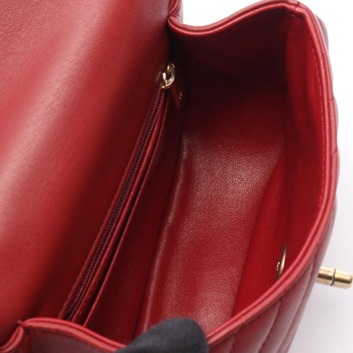 Chanel Red Color Leather Handbag Shoulder Bag (Pre-Owned)