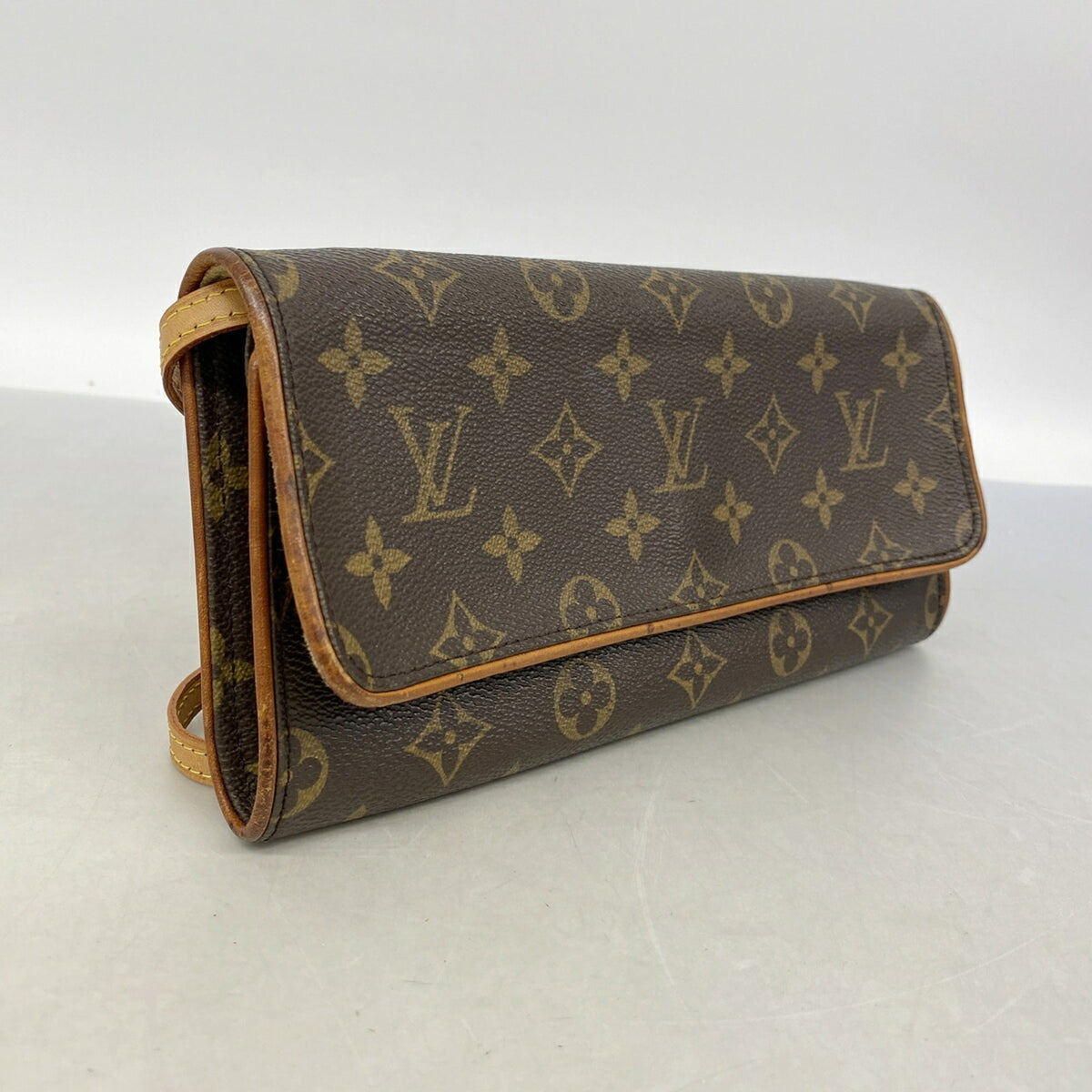 Louis Vuitton Brown Shoulder Bag (Pre-Owned)