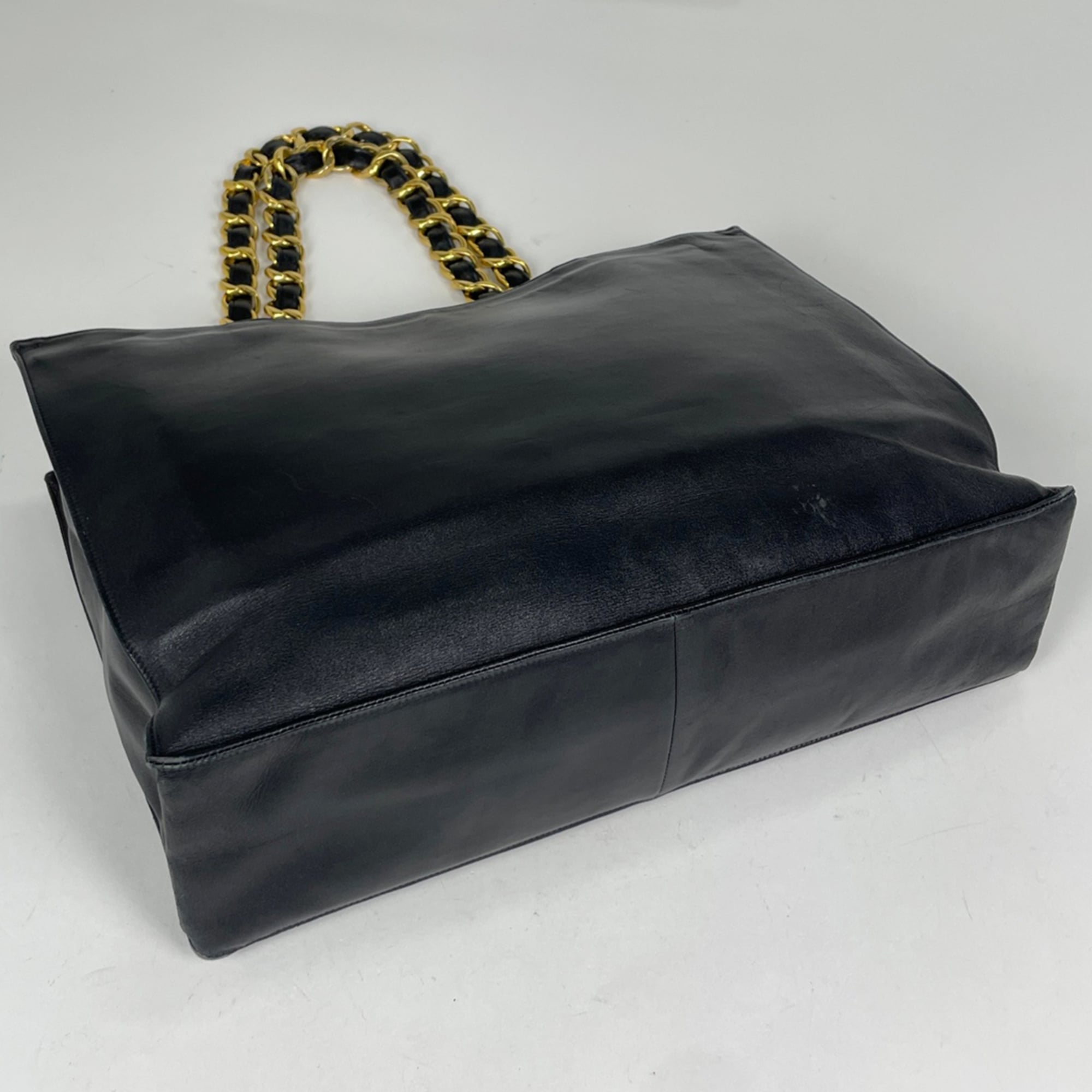 Chanel Black Leather Tote Bag (Pre-Owned)