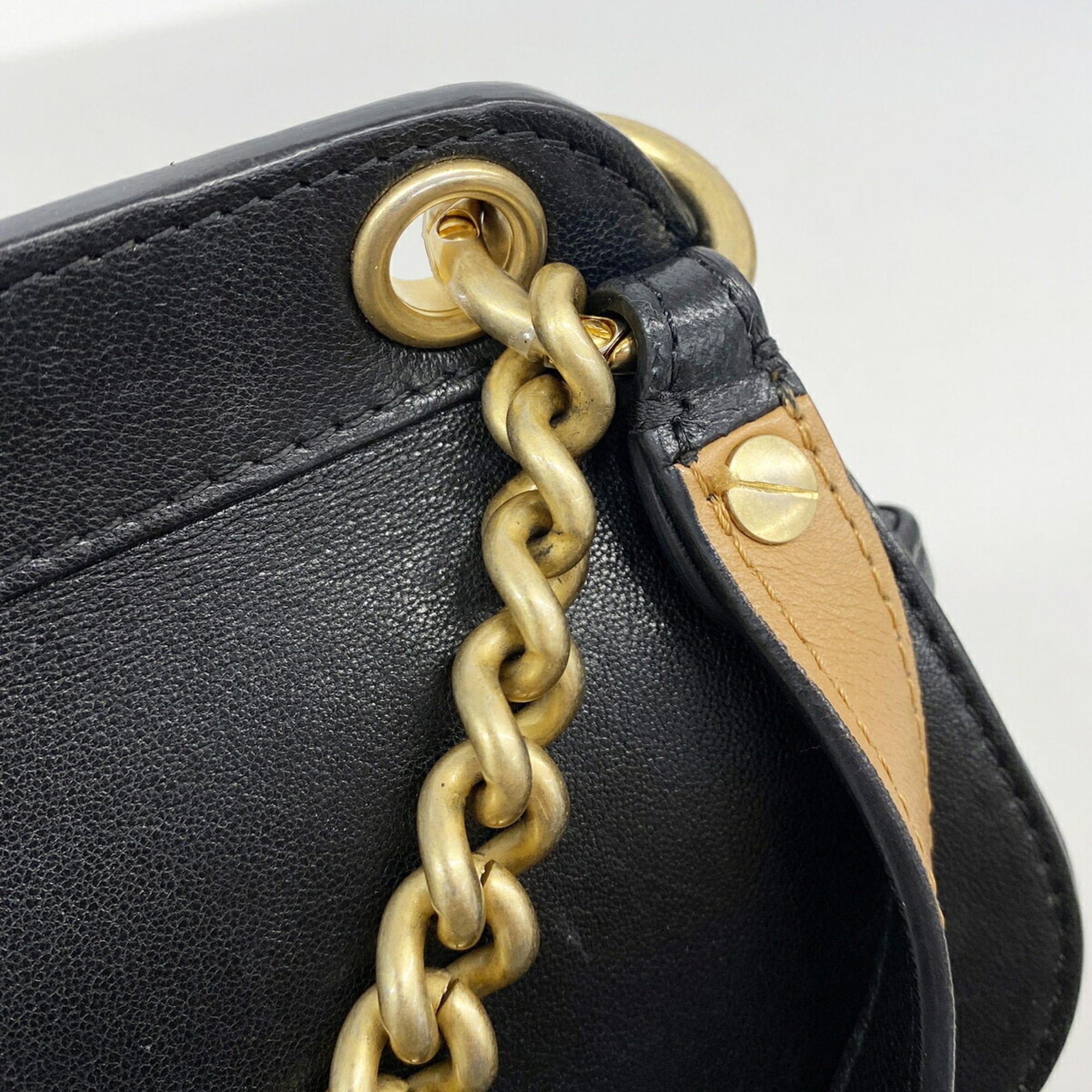 Chanel Black Leather Handbag (Pre-Owned)
