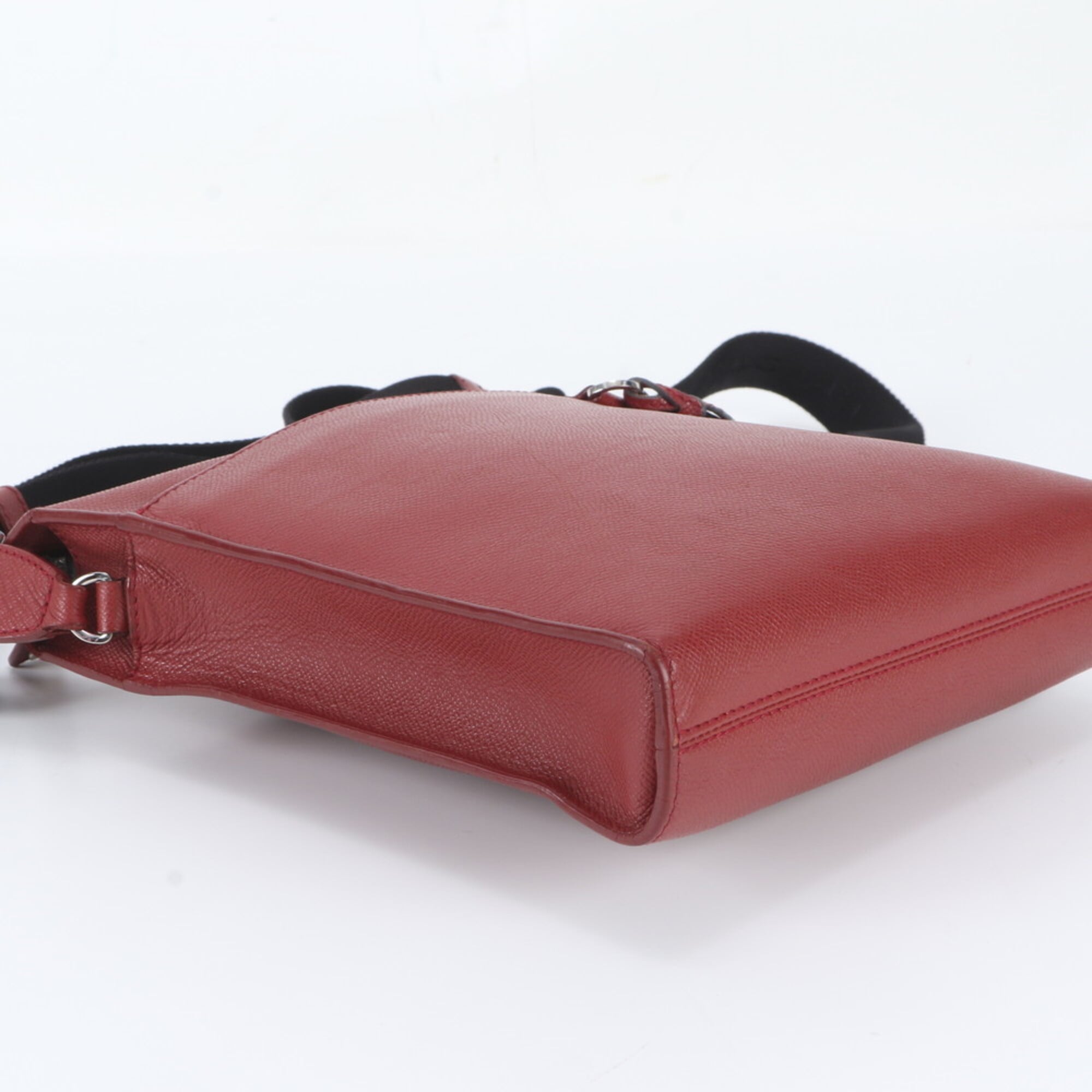 Bvlgari Red Color Leather Messenger Bag Shoulder Bag (Pre-Owned)