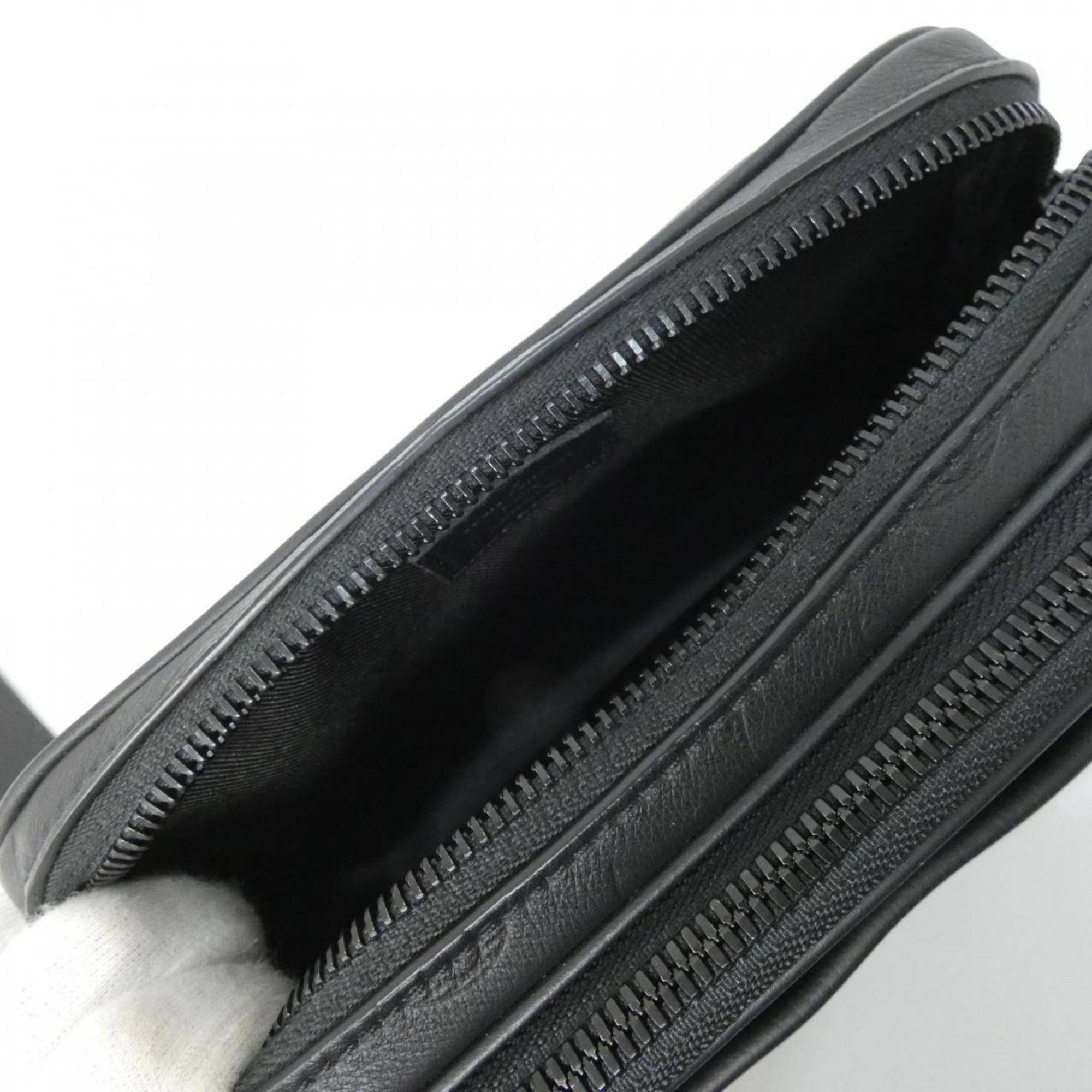 Louis Vuitton Black Leather Shoulder Bag (Pre-Owned)