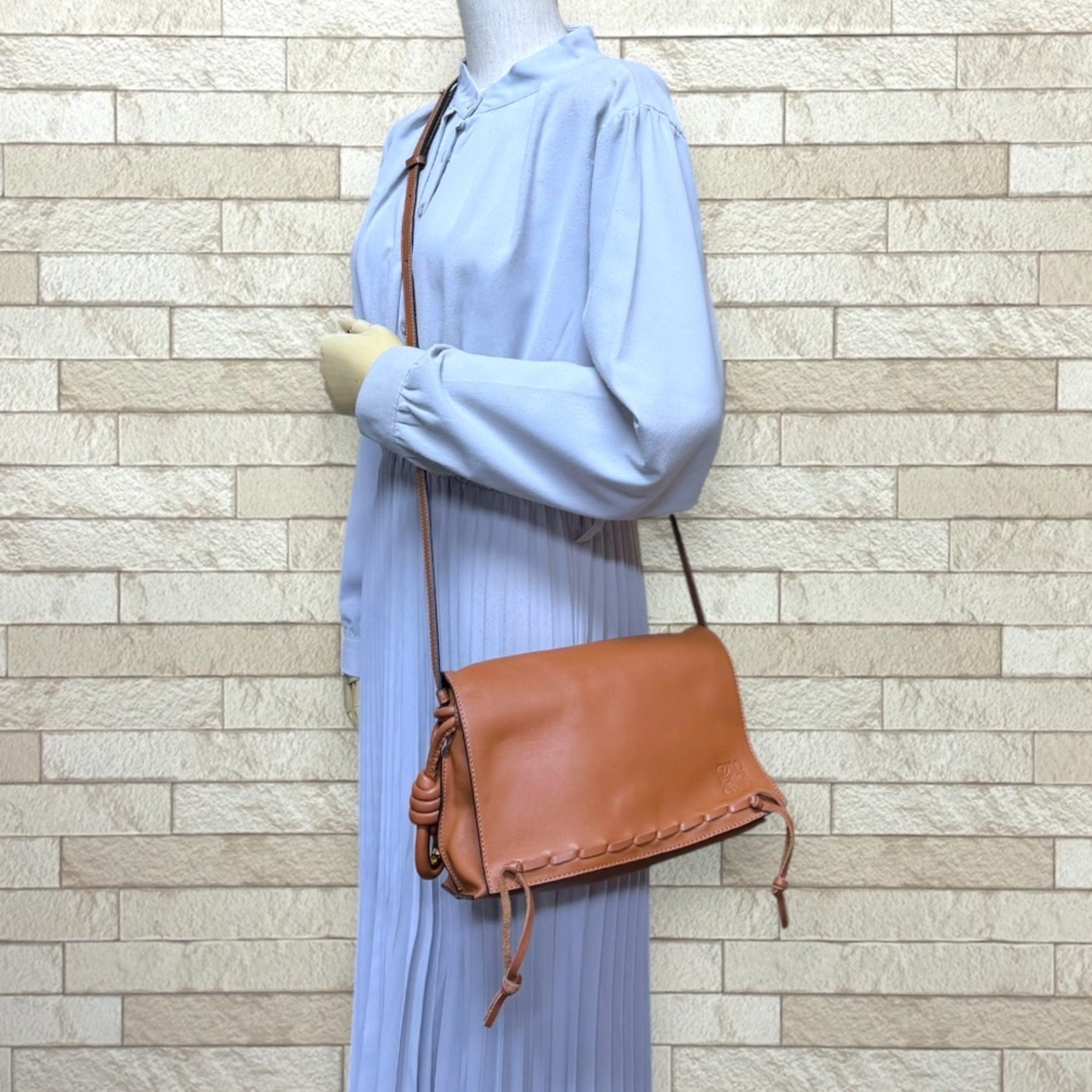 Loewe Brown Leather Shoulder Bag (Pre-Owned)