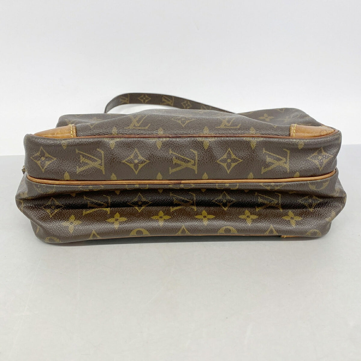Louis Vuitton Brown Shoulder Bag (Pre-Owned)