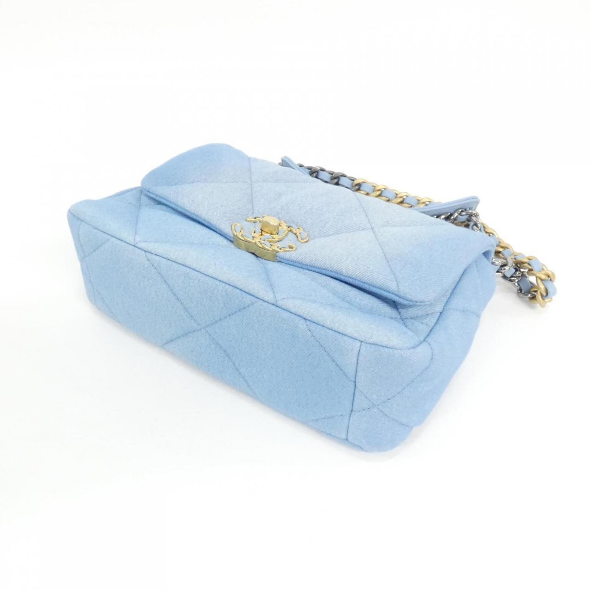 Chanel Light Blue Denim Shoulder Bag (Pre-Owned)