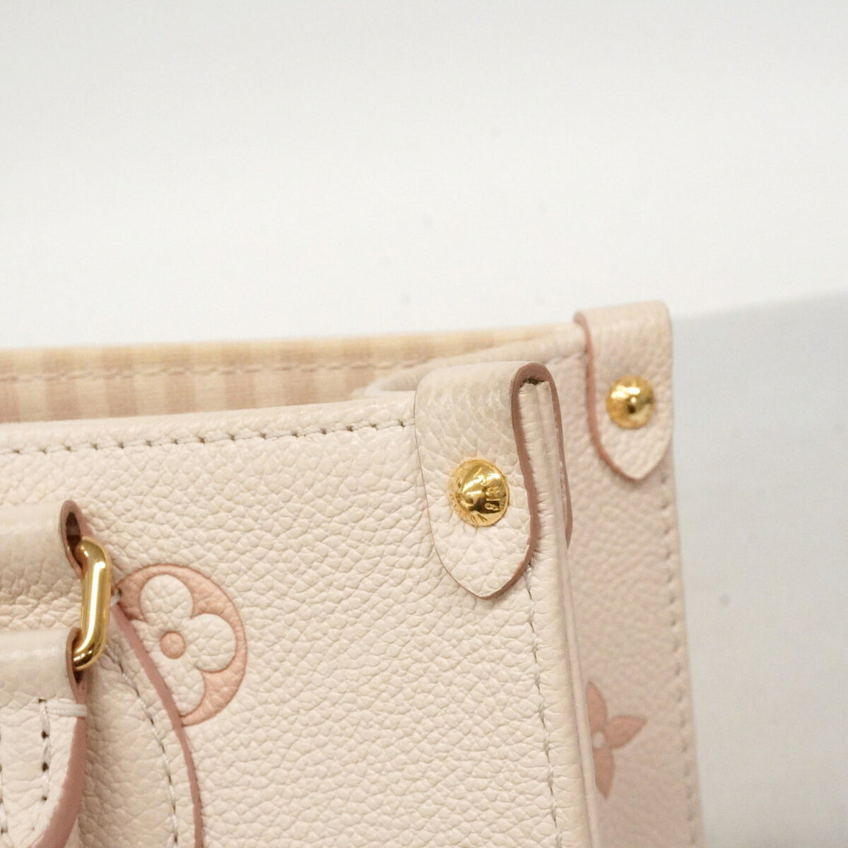Louis Vuitton Peach White Tote Bag (Pre-Owned)