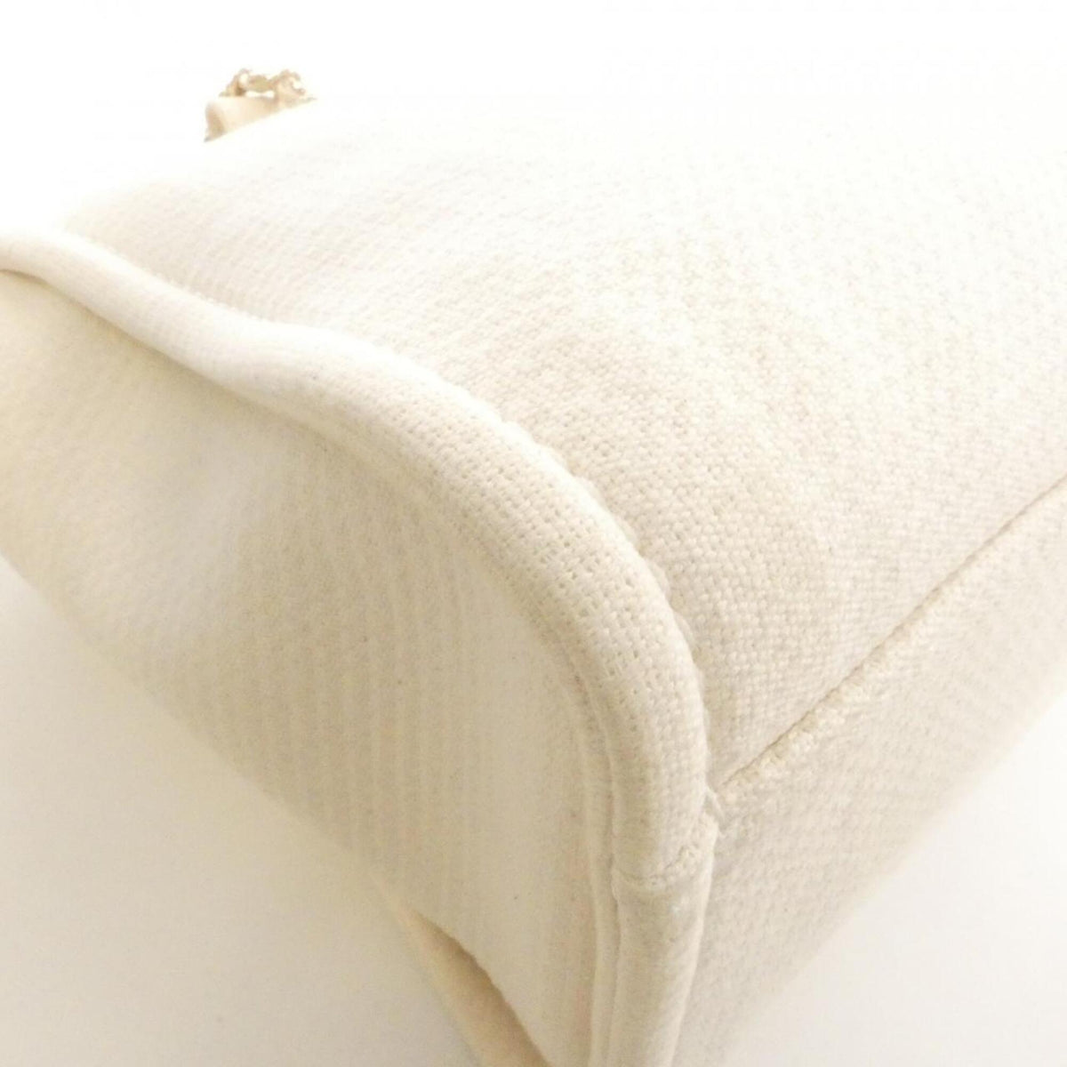 Chanel Ivory Ivory Handbag Pouch (Pre-Owned)
