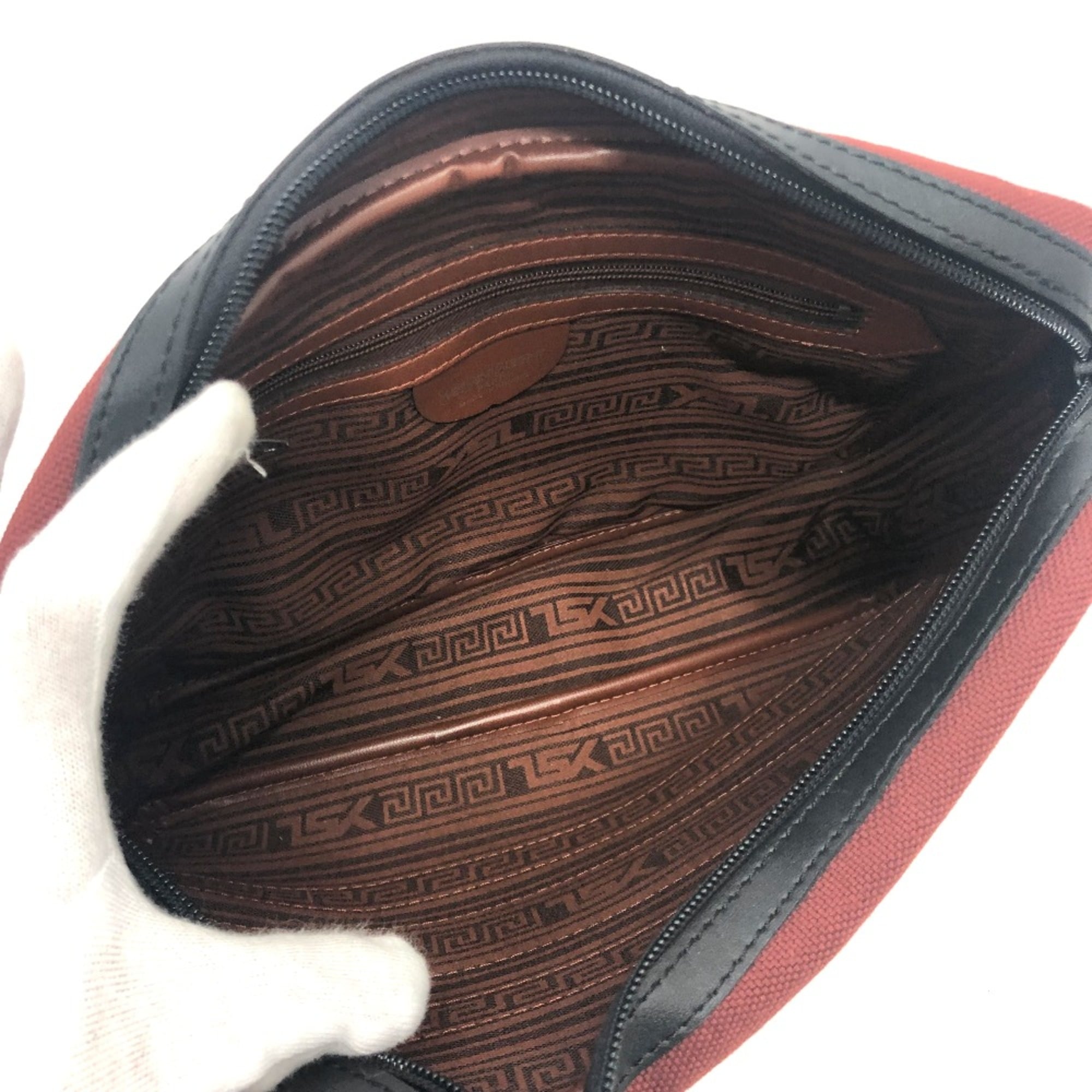 Yves Saint Laurent Red Other Shoulder Bag (Pre-Owned)