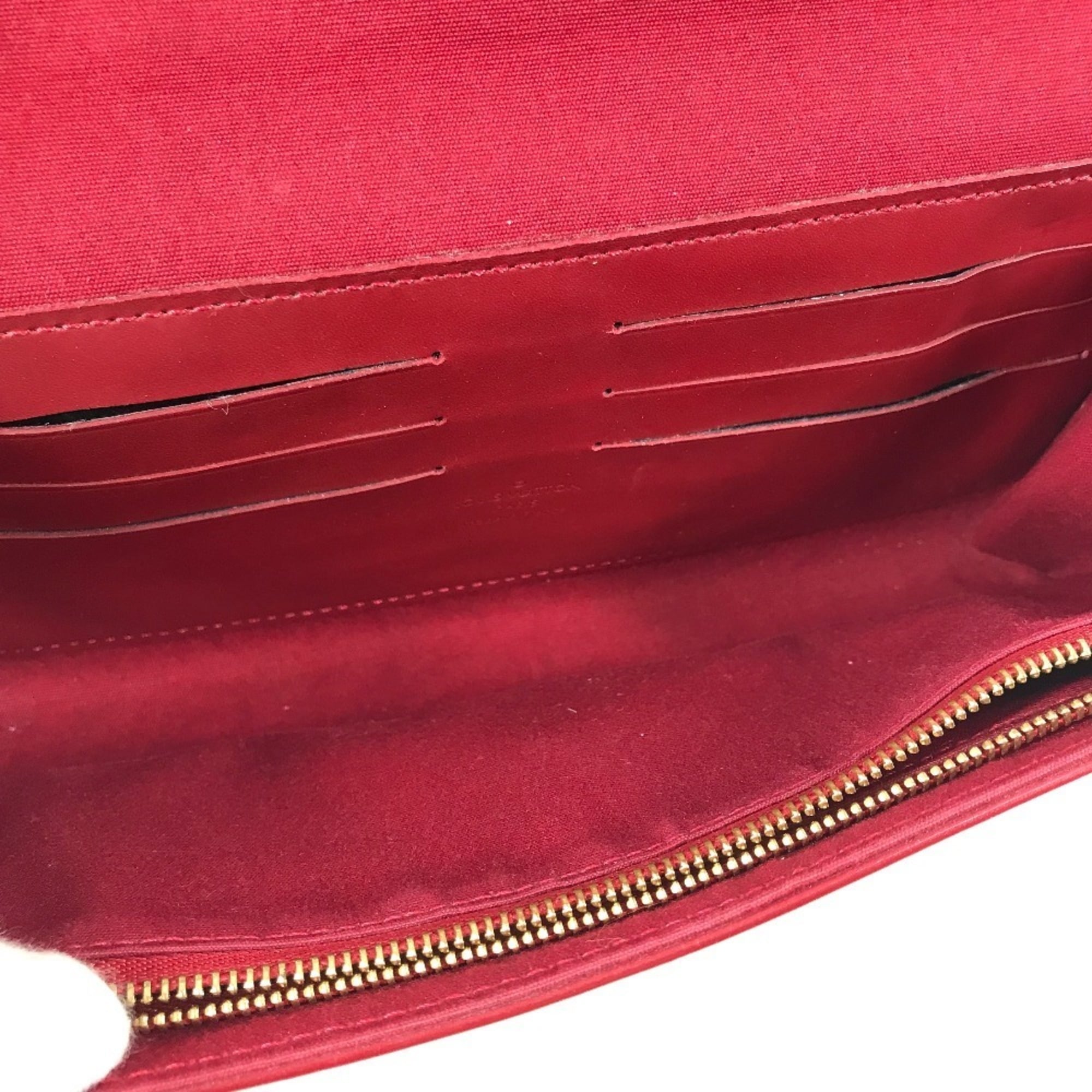 Louis Vuitton Pomme D'amour Red Color Monogram Vernis Canvas Clutch Bag Shoulder Bag (Pre-Owned)