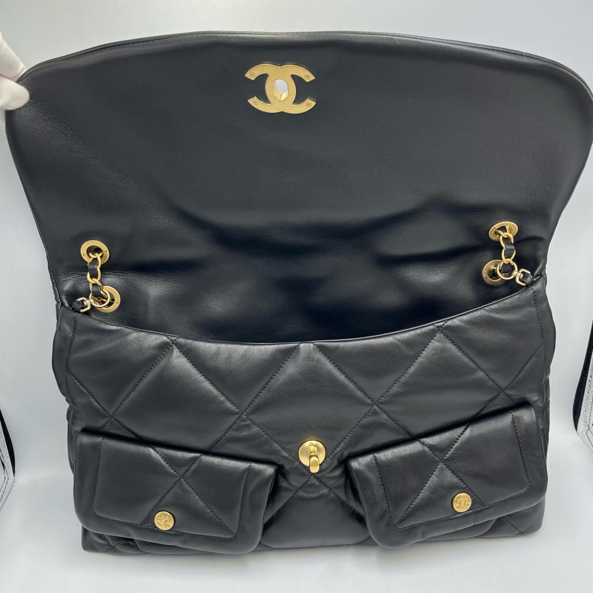 Chanel Black Leather Handbag (Pre-Owned)