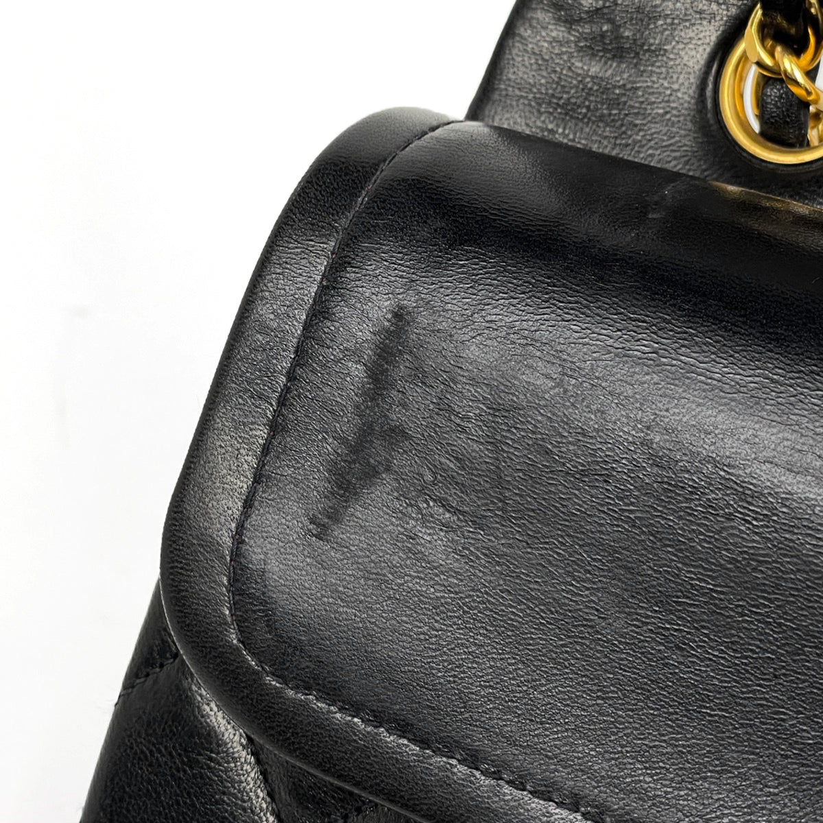 Chanel Black Leather Shoulder Bag (Pre-Owned)