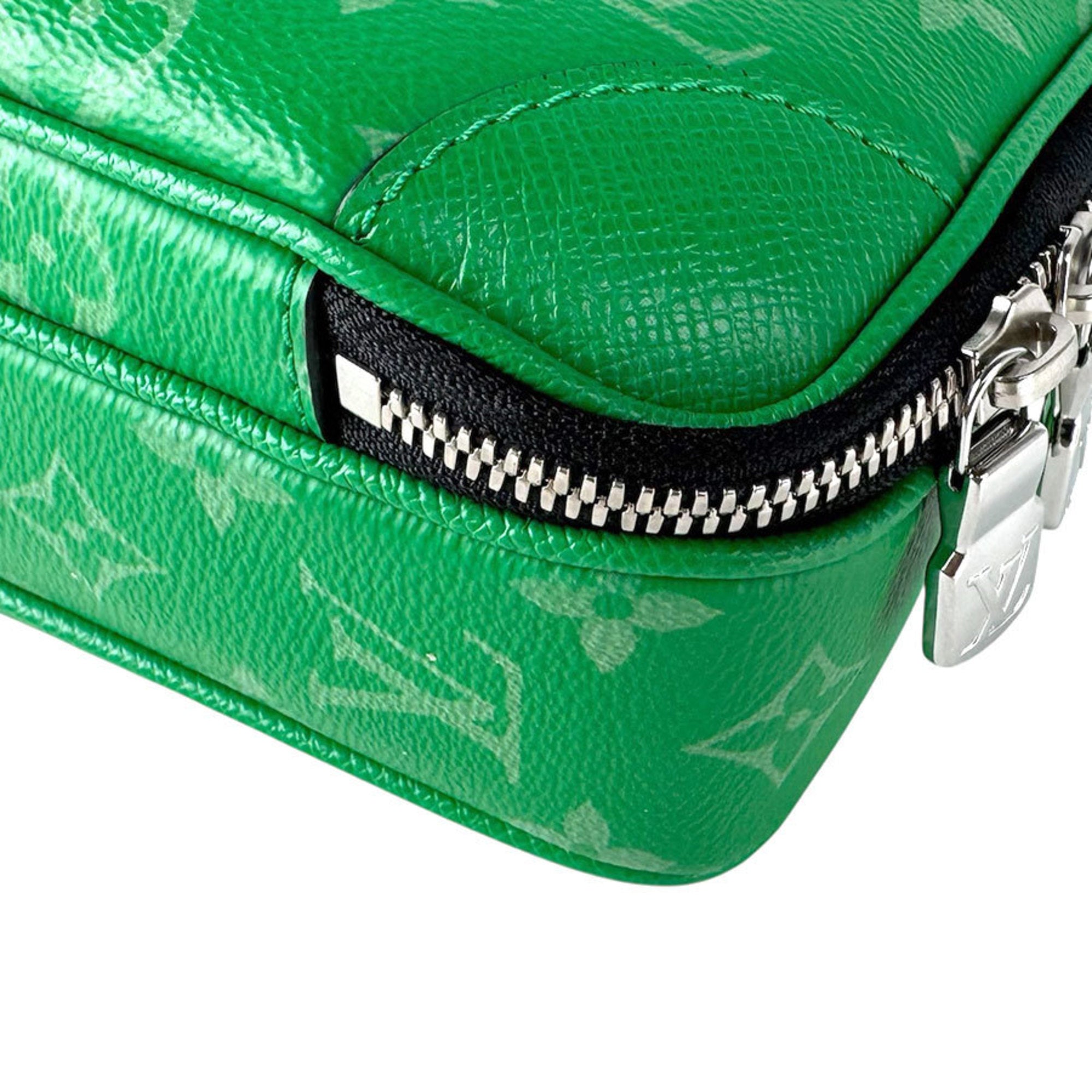 Louis Vuitton Vert Taigarama Shoulder Bag (Pre-Owned)