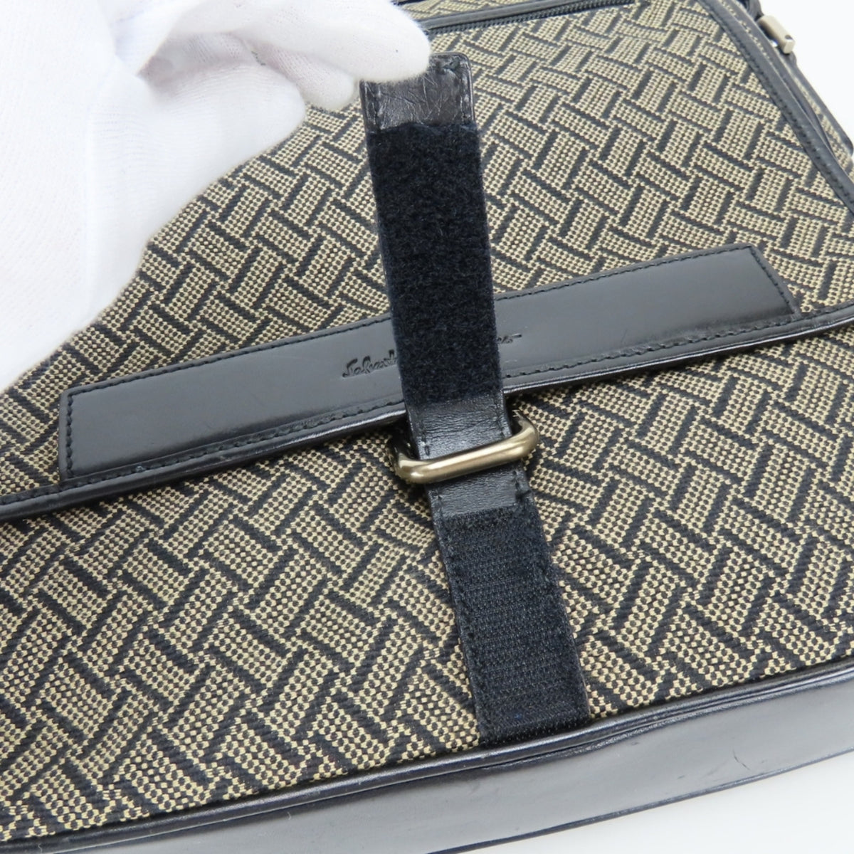 Salvatore Ferragamo Beige Black Canvas Leather Shoulder Bag (Pre-Owned)