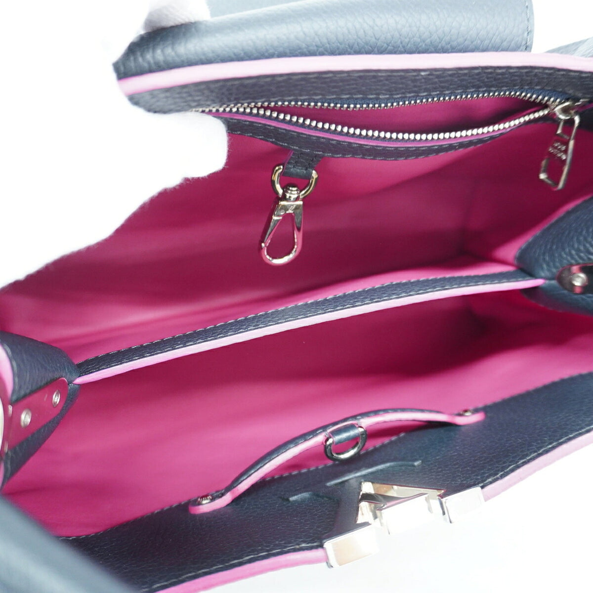 Louis Vuitton Black Handbag (Pre-Owned)