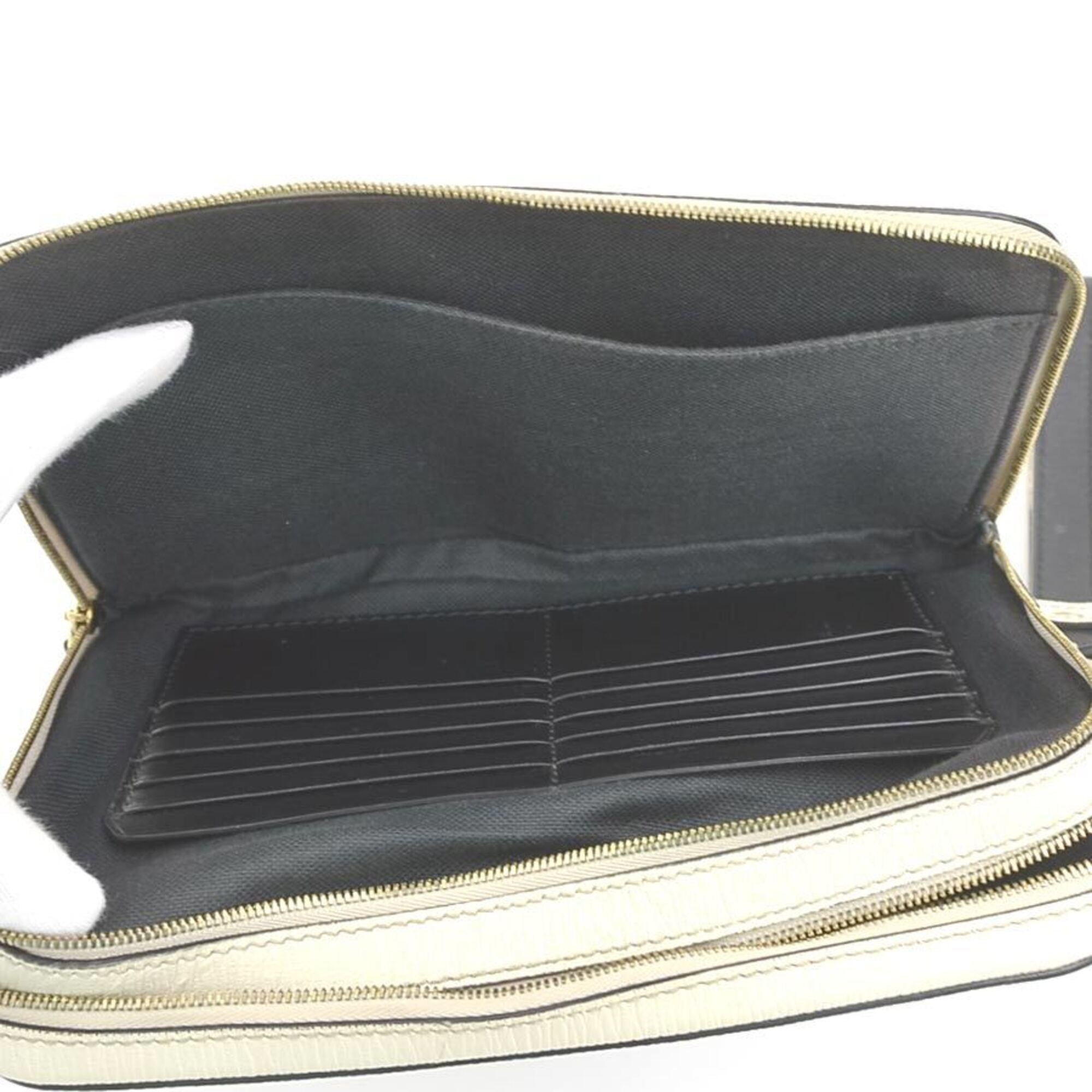 Salvatore Ferragamo Ivory Leather Clutch Bag (Pre-Owned)
