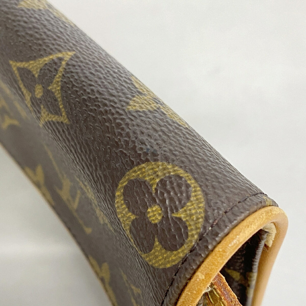 Louis Vuitton Brown Shoulder Bag (Pre-Owned)