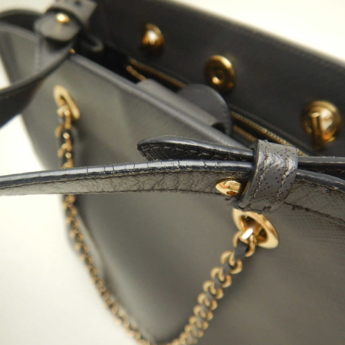 Salvatore Ferragamo Vara Gray Leather Handbag (Pre-Owned)