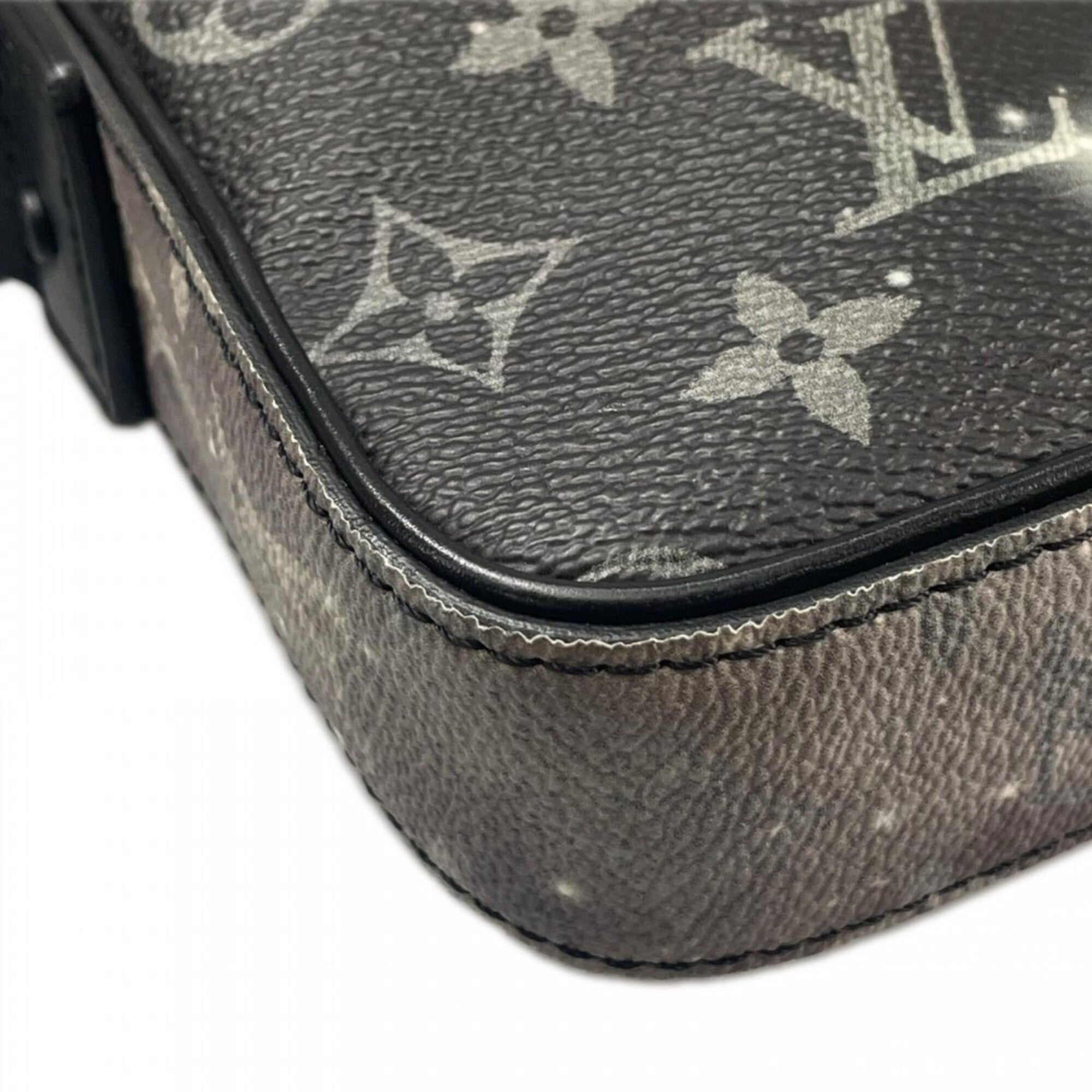 Louis Vuitton Multi-Color Leather Messenger Bag (Pre-Owned)