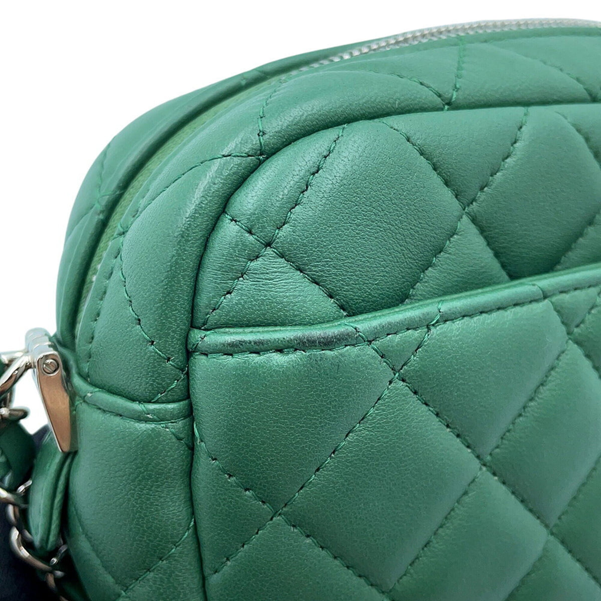 Chanel Matelasse Green Leather Pochette Shoulder Bag (Pre-Owned)
