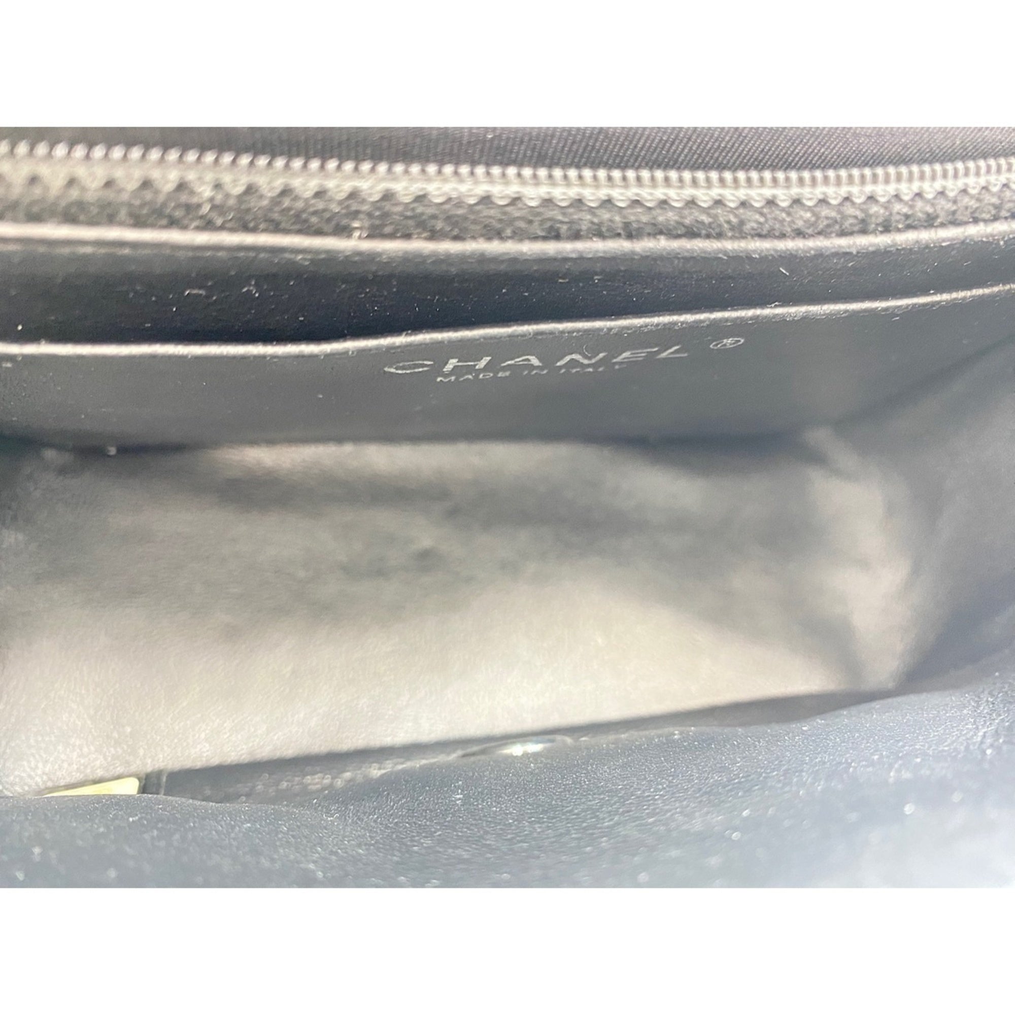 Chanel Black Shoulder Bag (Pre-Owned)