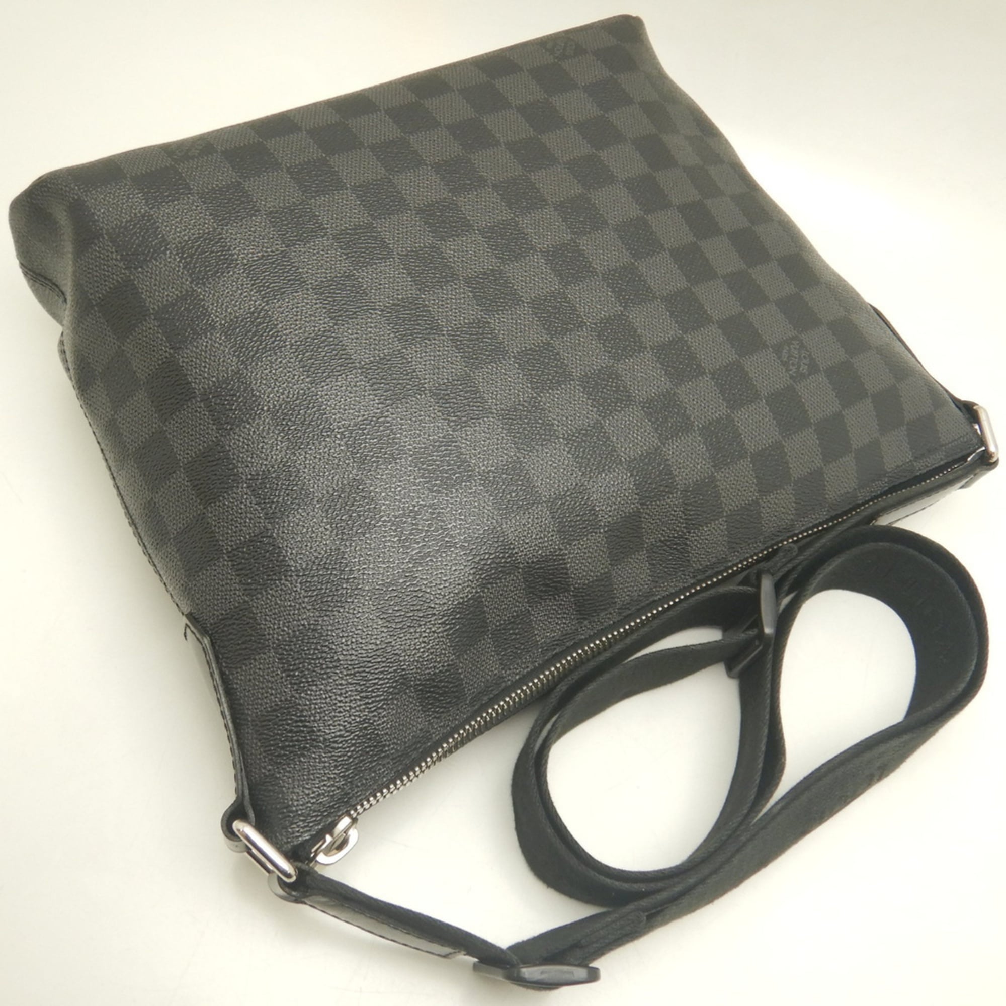 Louis Vuitton Noir Damier Canvas Shoulder Bag (Pre-Owned)
