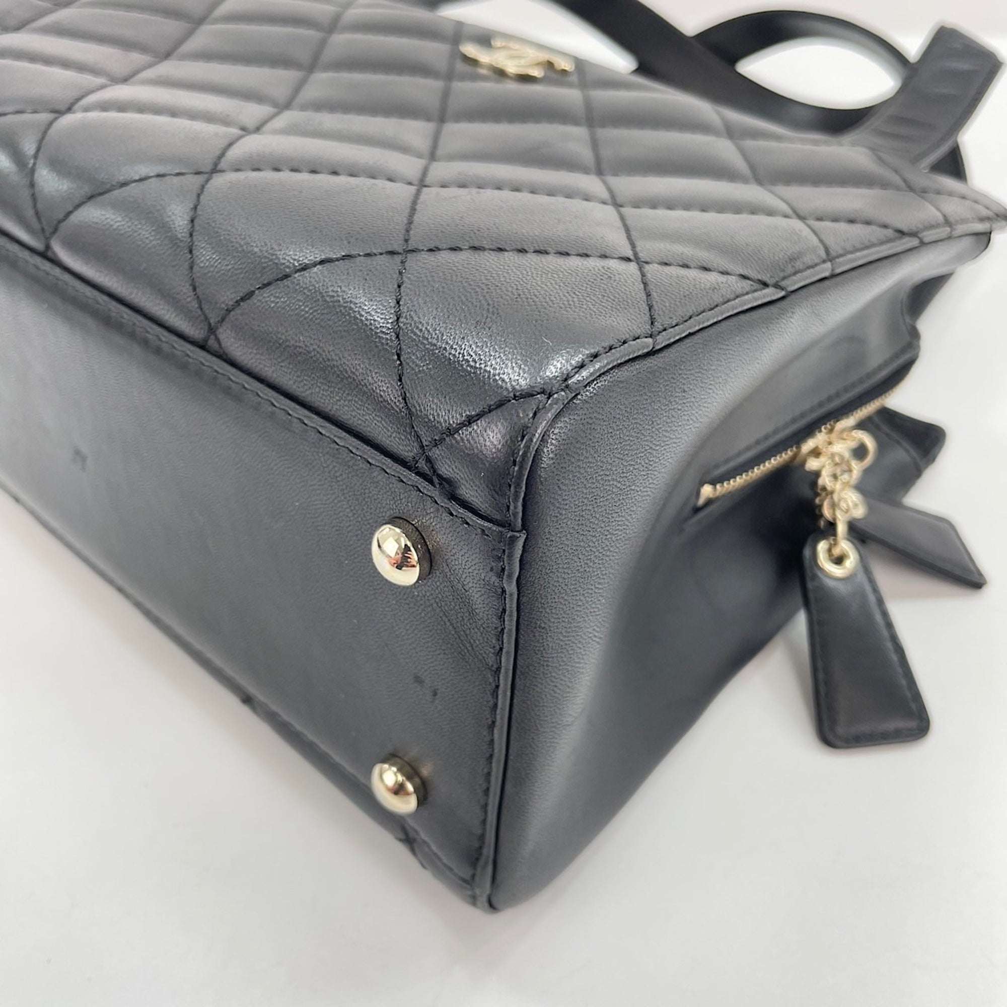 Chanel Black Handbag (Pre-Owned)