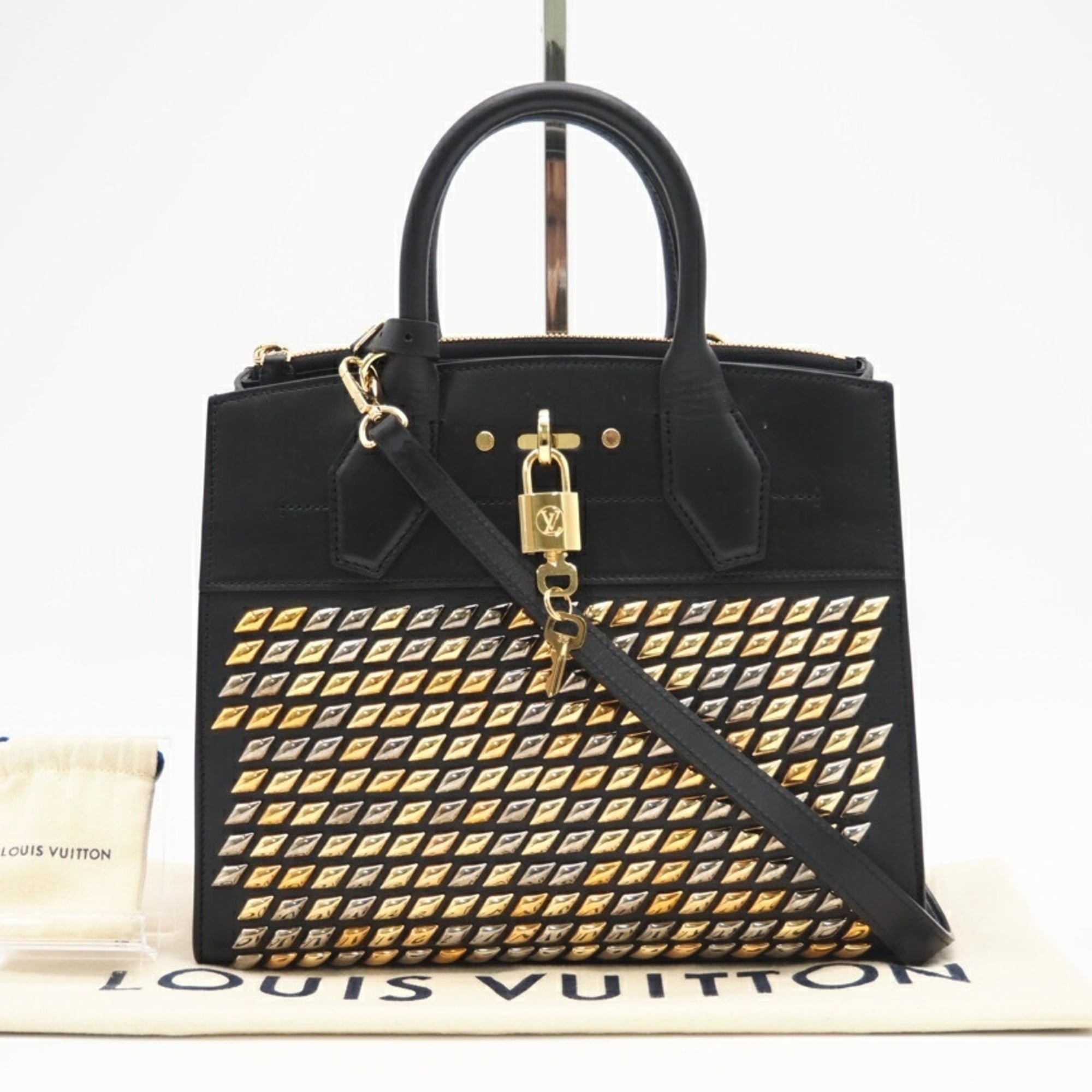 Louis Vuitton Black Gold Leather Shoulder Bag (Pre-Owned)