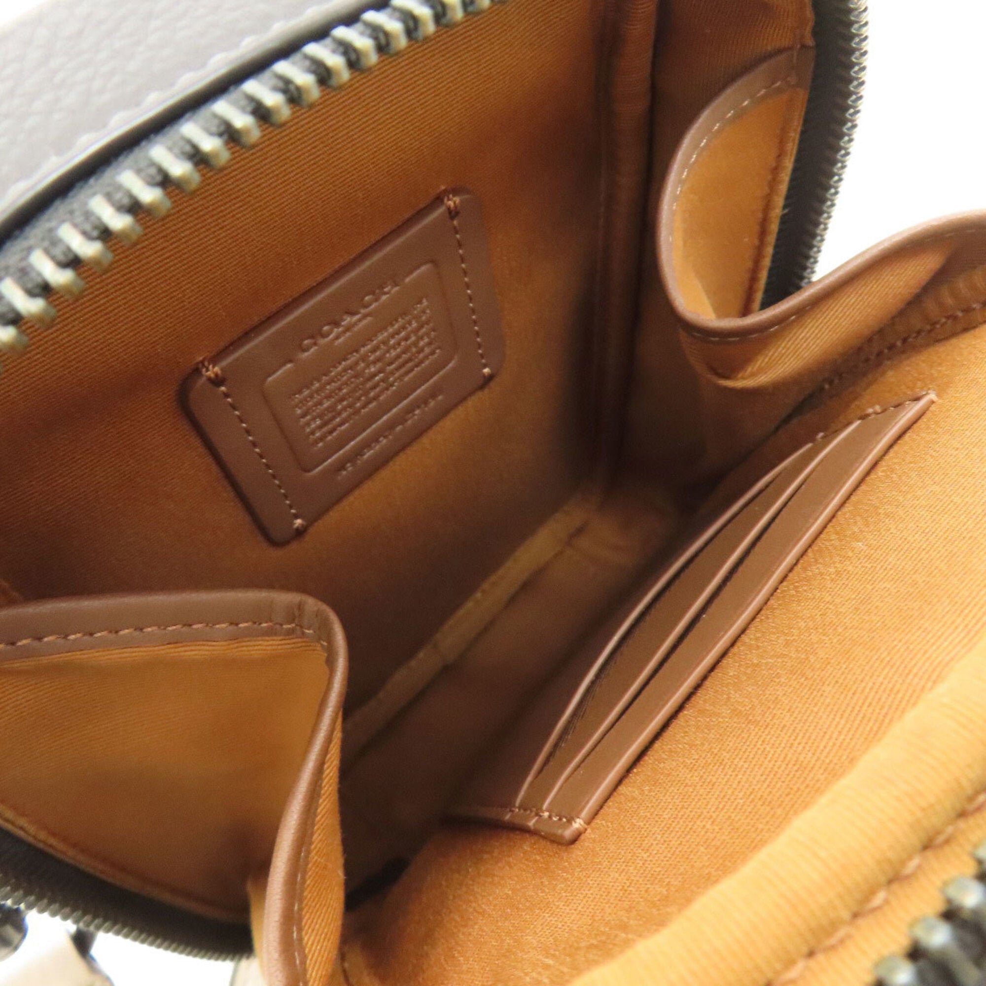 Coach Black Leather Shoulder Bag (Pre-Owned)
