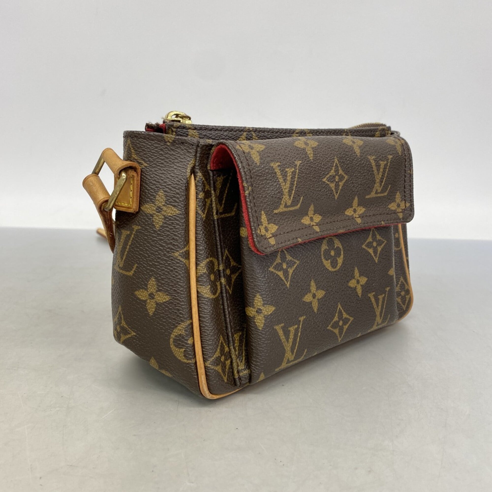 Louis Vuitton Brown Shoulder Bag (Pre-Owned)