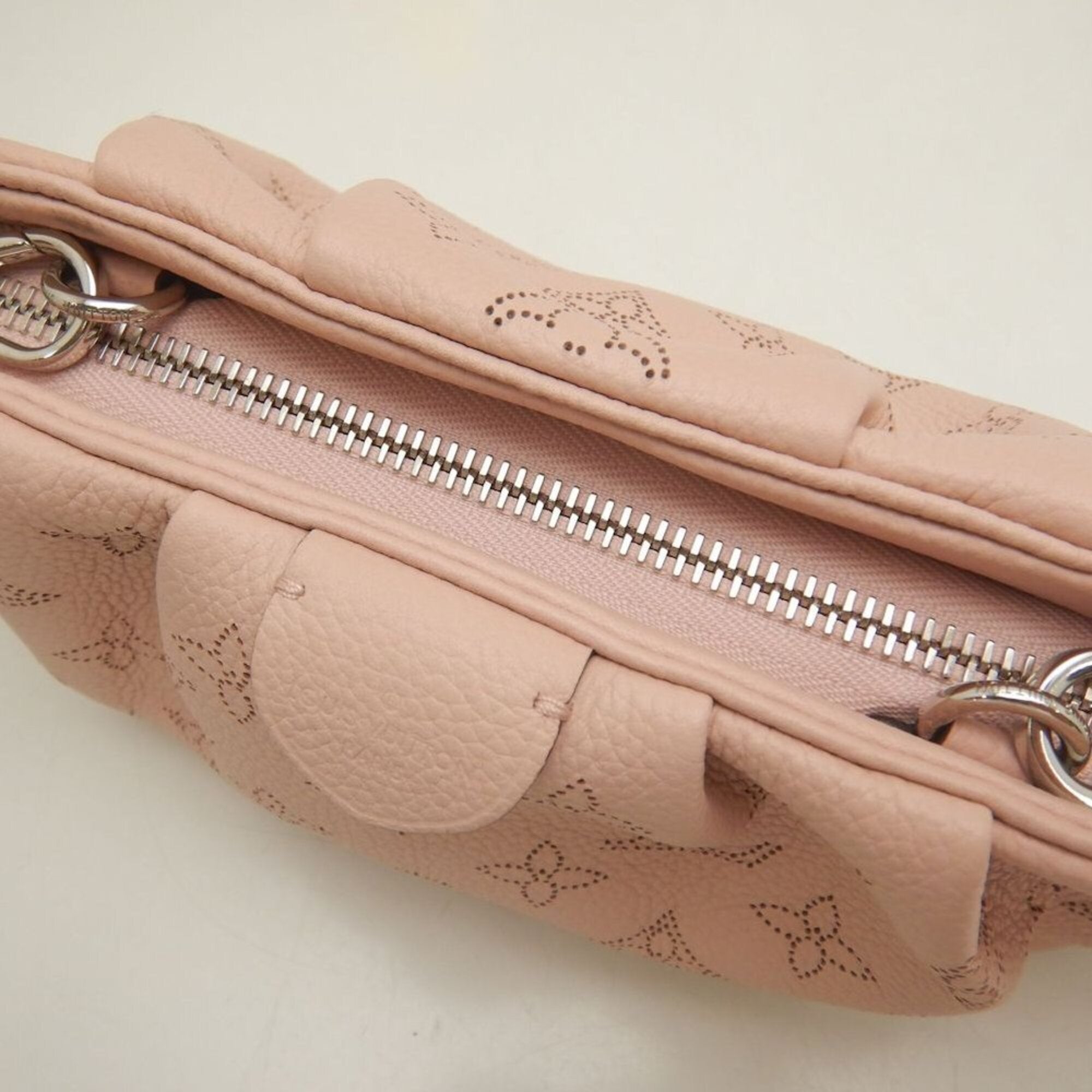 Louis Vuitton Mahina Magnolia Mahina Leather Shoulder Bag (Pre-Owned)