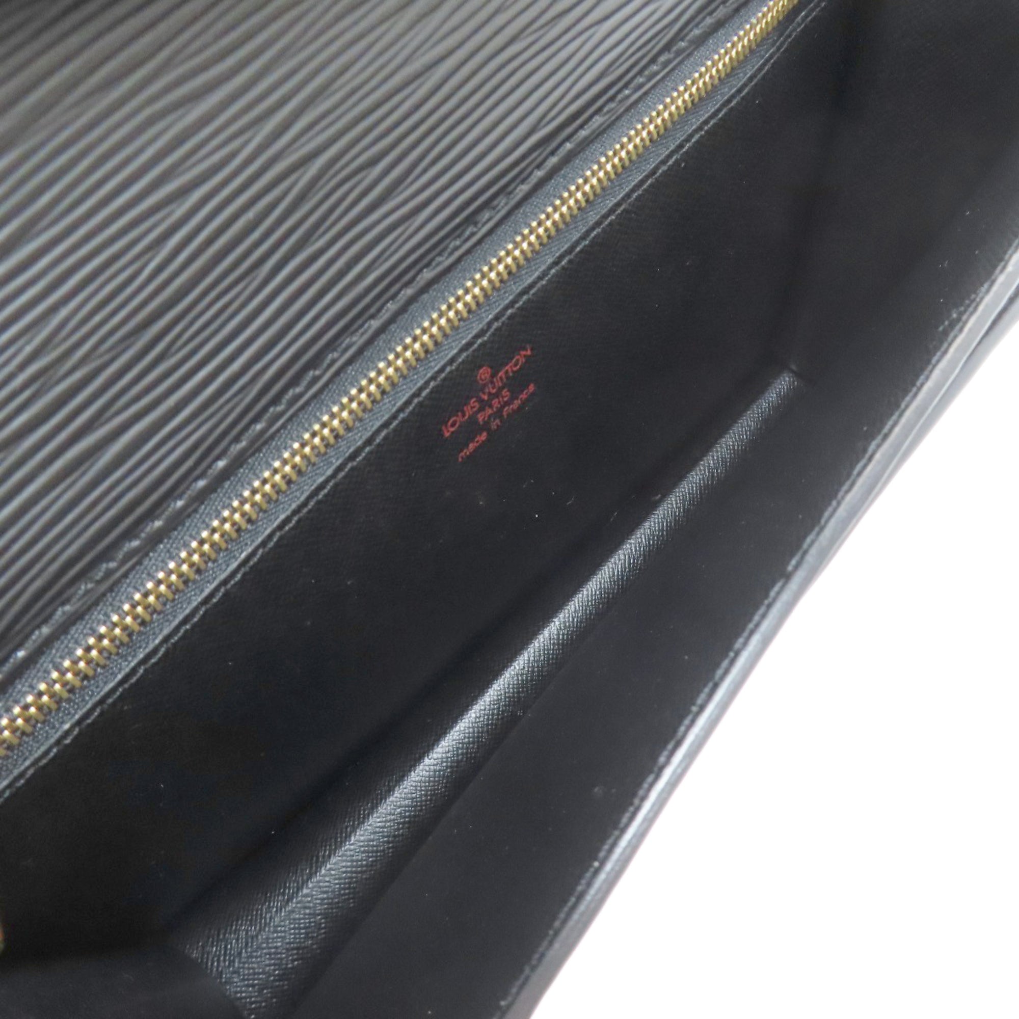 Louis Vuitton Noir Epi Leather Clutch Bag Pochette (Pre-Owned)