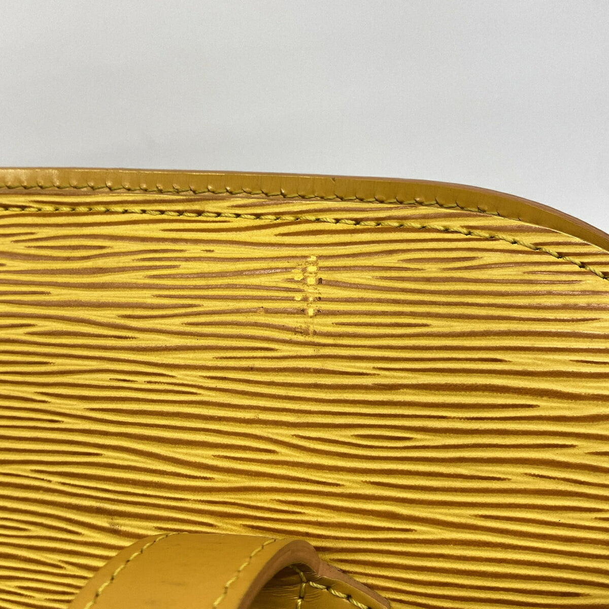 Louis Vuitton Jaune Shoulder Bag (Pre-Owned)