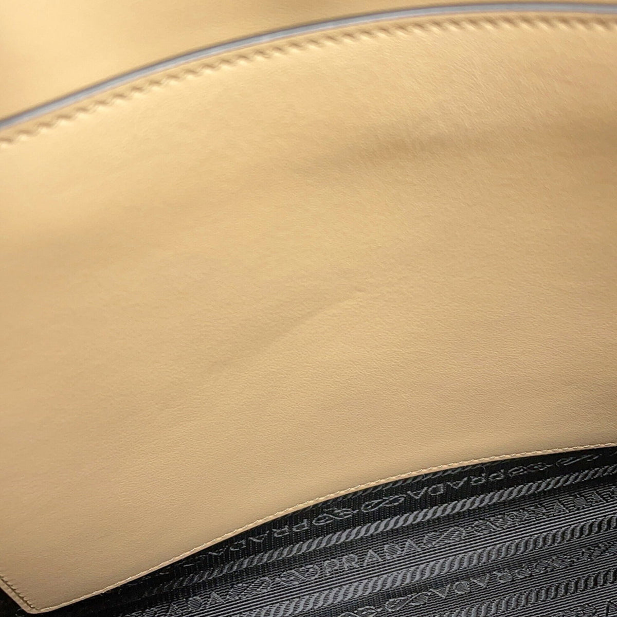 Prada Beige Leather Handbag Shoulder Bag (Pre-Owned)