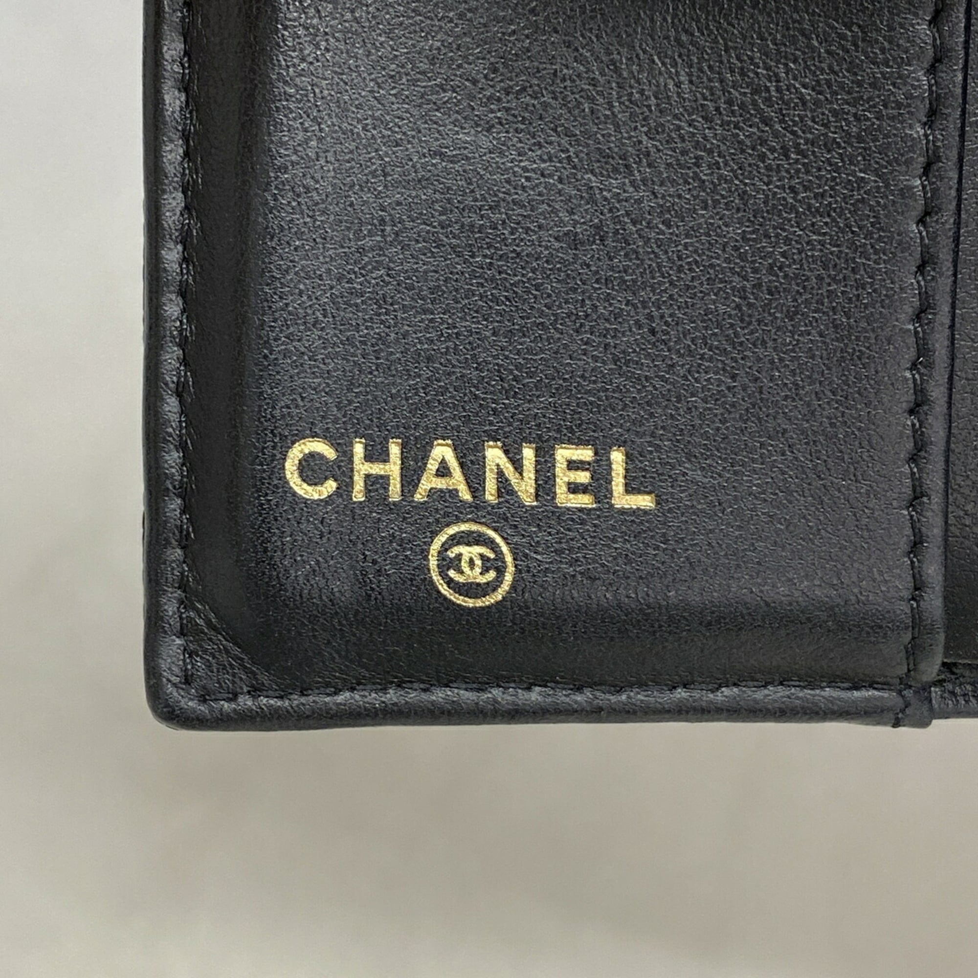 Chanel Black Grained Calfskin Wallet (Tri-Fold) (Pre-Owned)