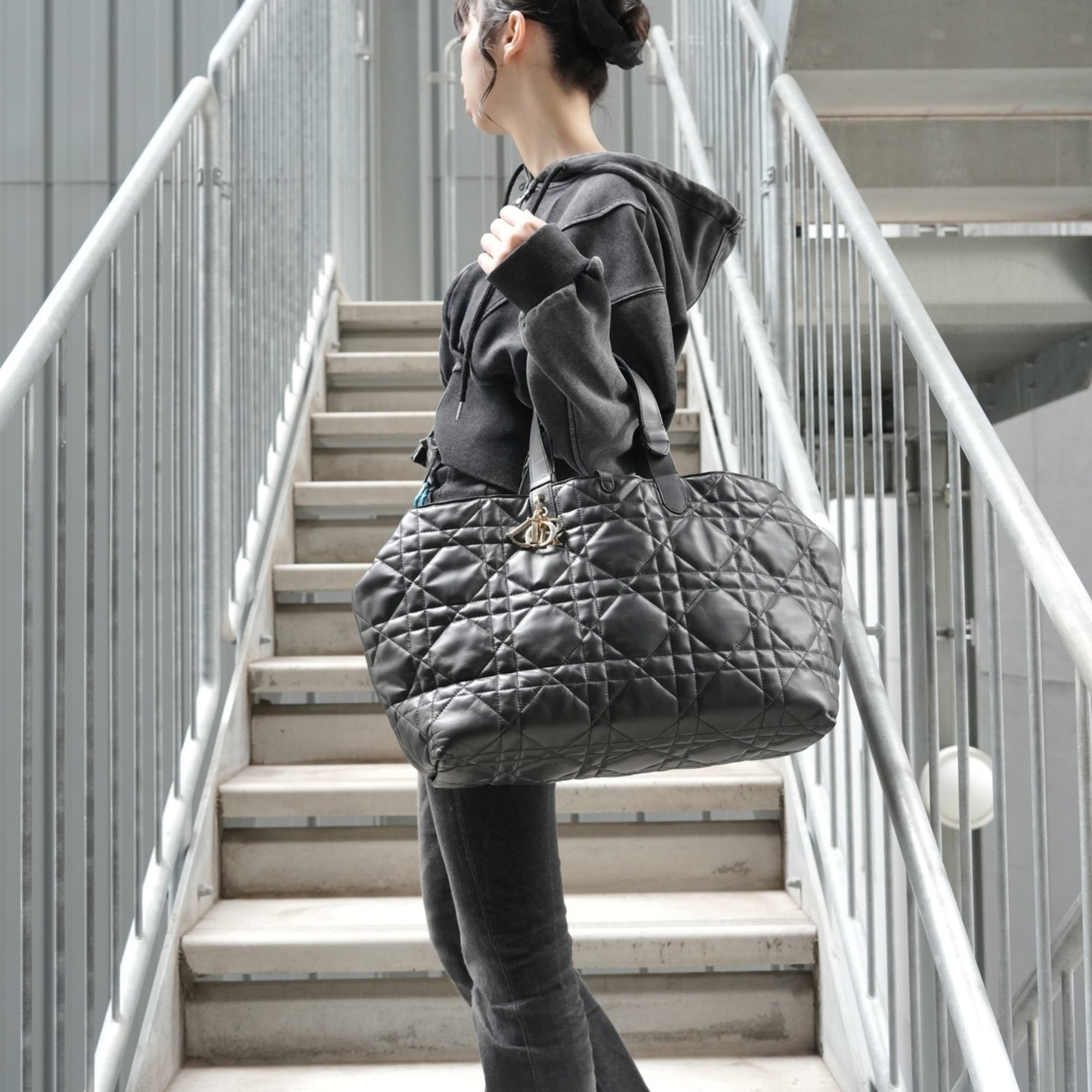 Christian Dior Black Leather Tote Bag (Pre-Owned)