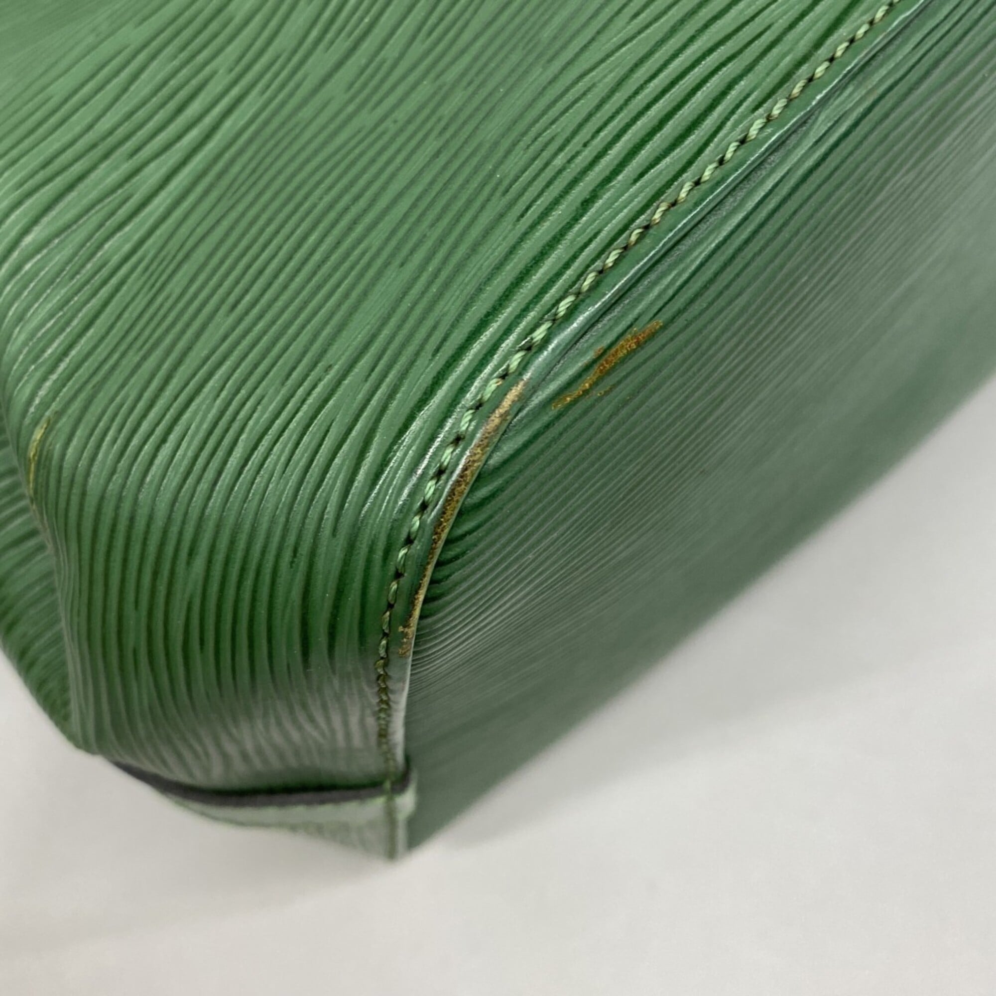 Louis Vuitton Green Shoulder Bag (Pre-Owned)