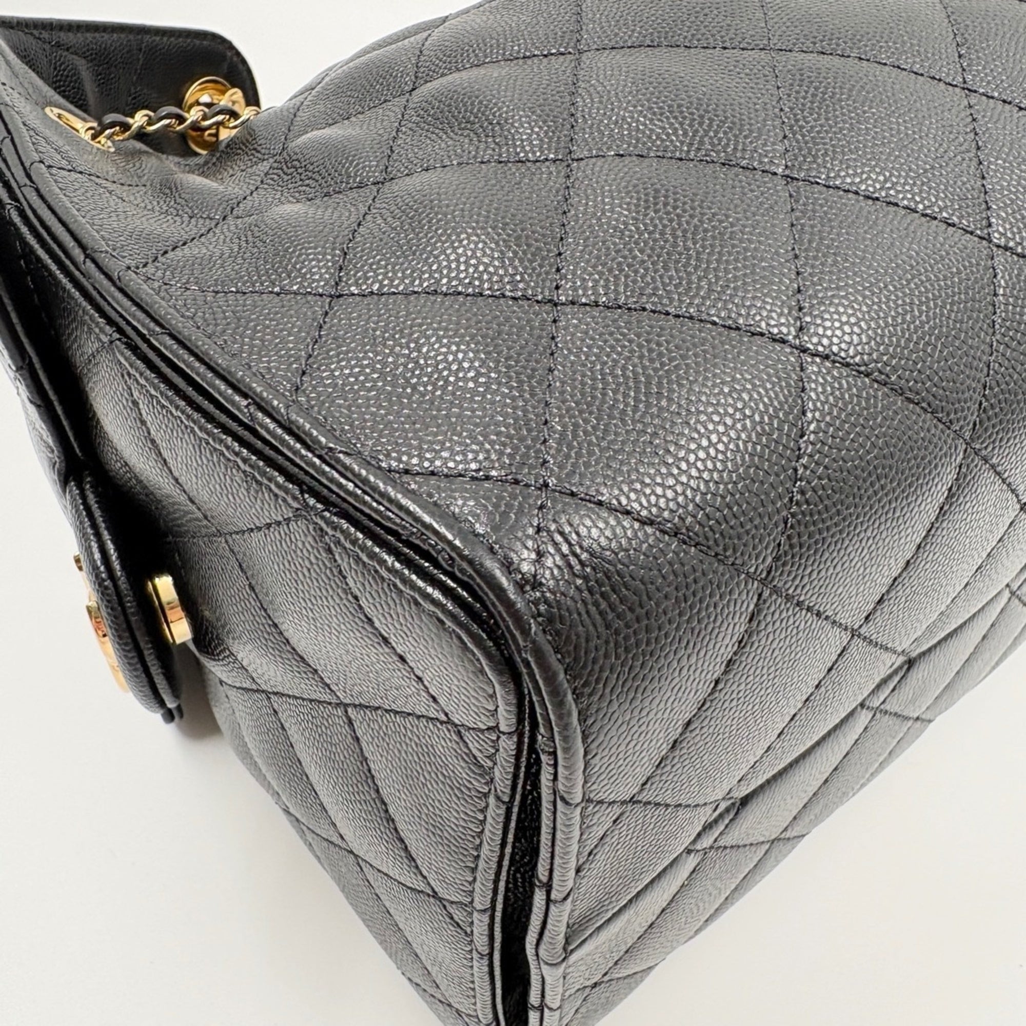 Chanel Black Handbag (Pre-Owned)